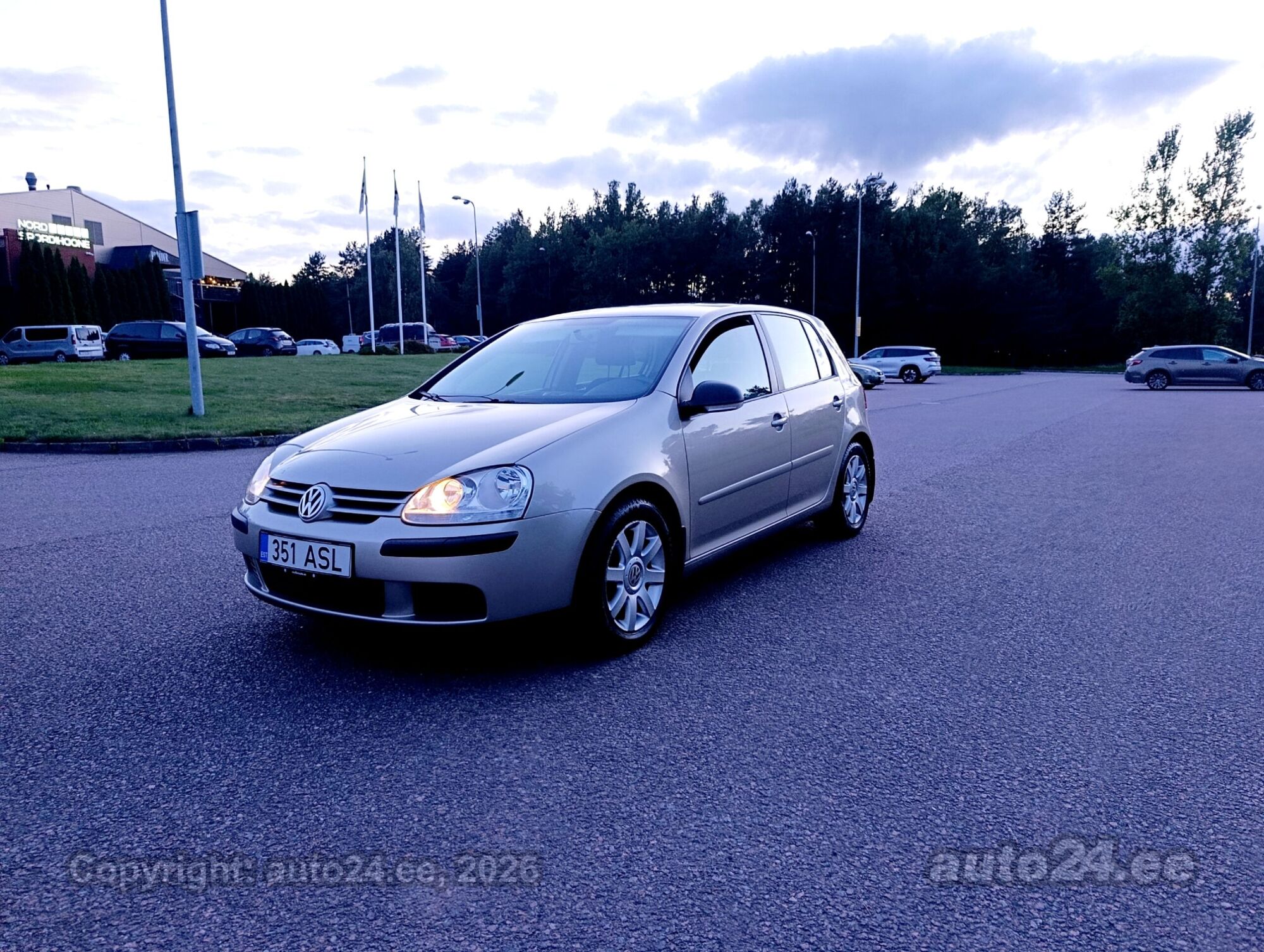 Volkswagen Golf - 1