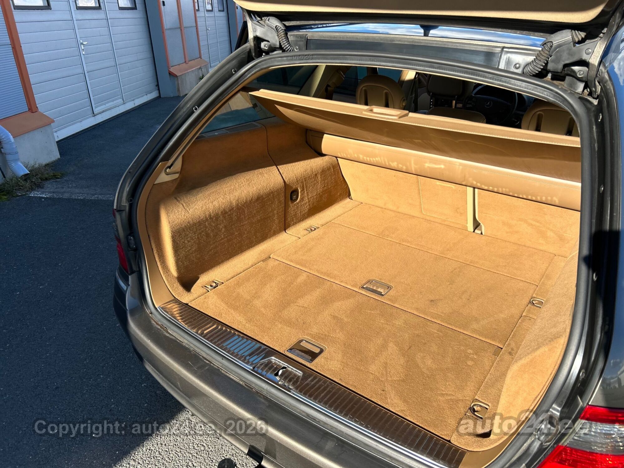 Mercedes-Benz E-Class 2006 — photo 19