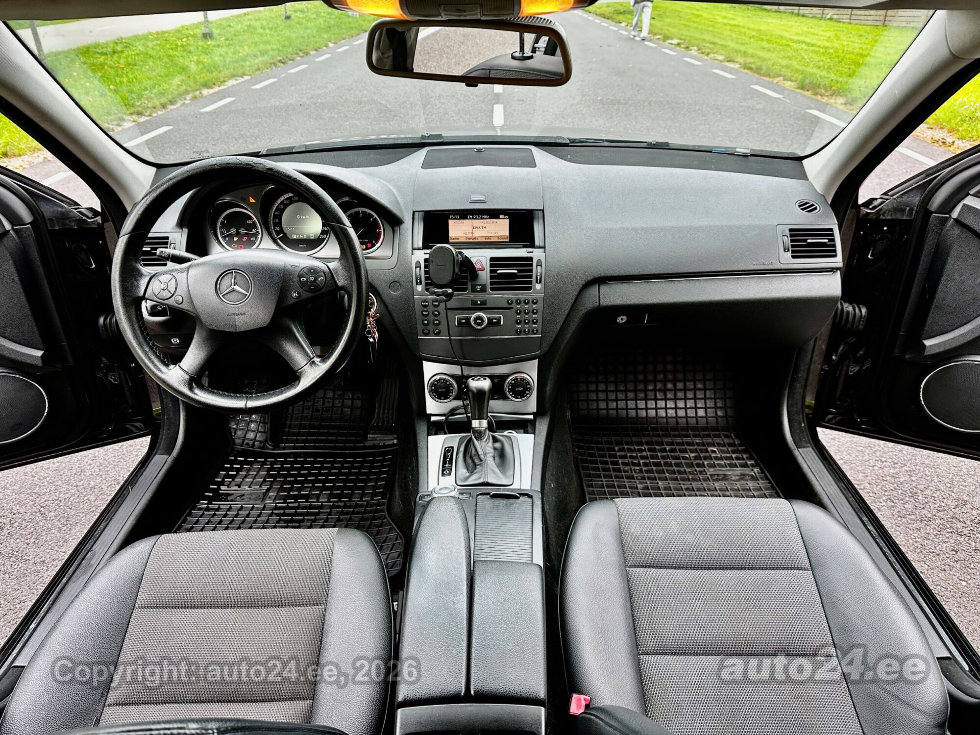 Mercedes-Benz C-Class 2009 — photo 10