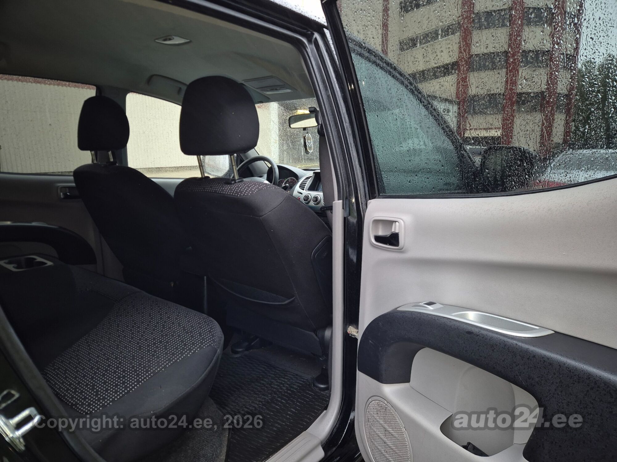 Mitsubishi L200 2012 — photo 14