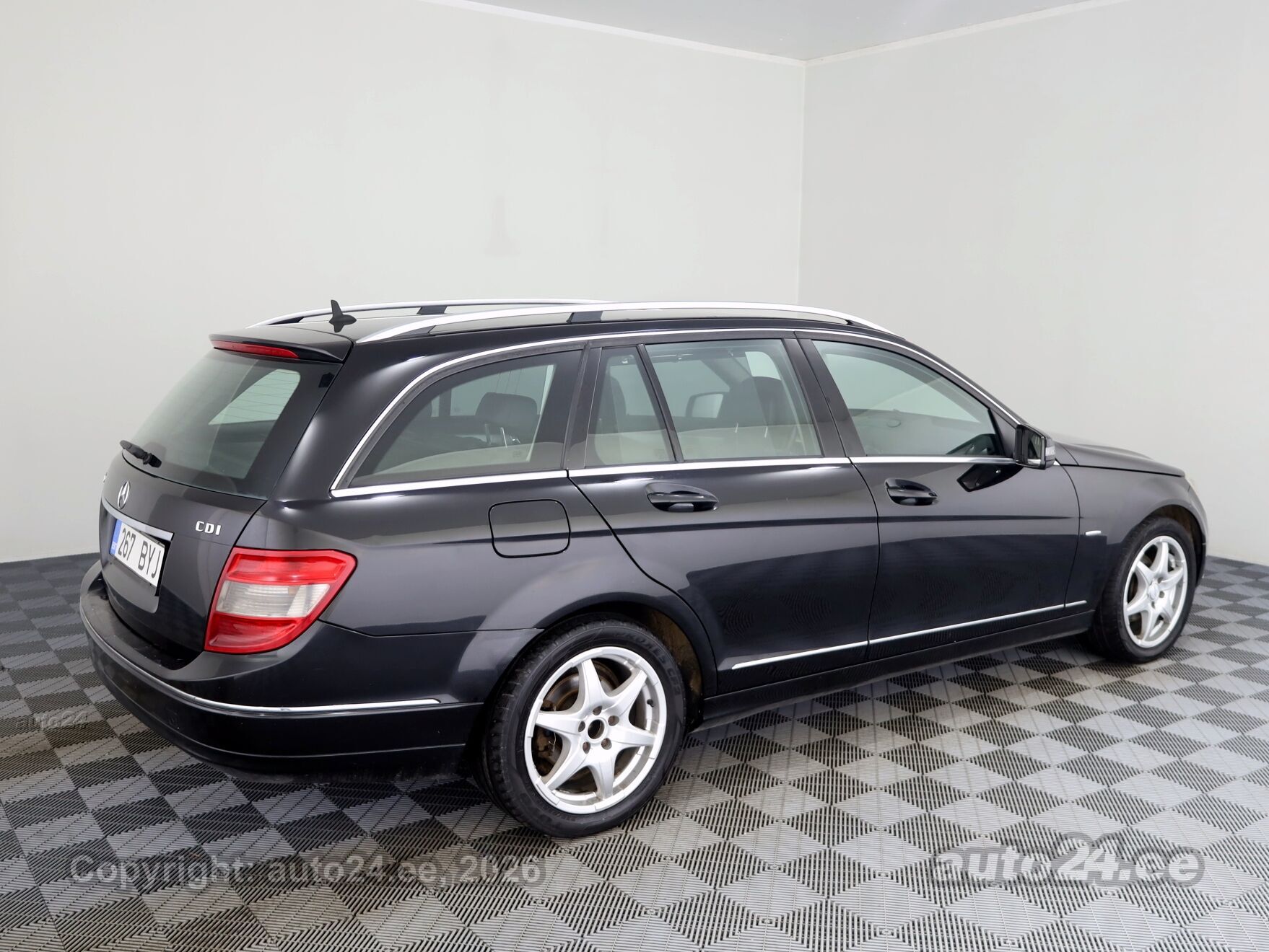 Mercedes-Benz C-Class 2009 — interior