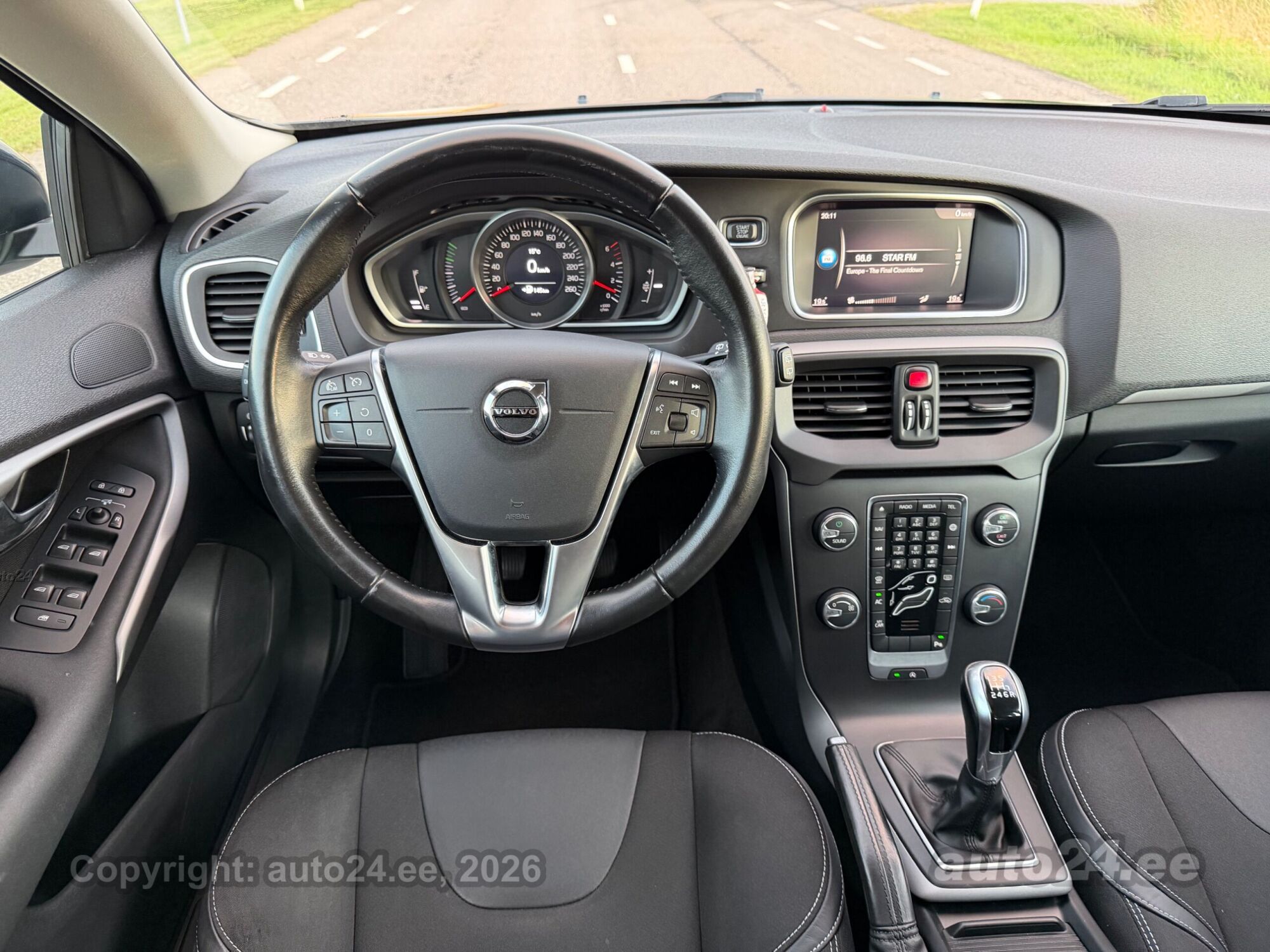 Volvo V40 Momentum 2.0 D2 88kW 2017, photo 5/10