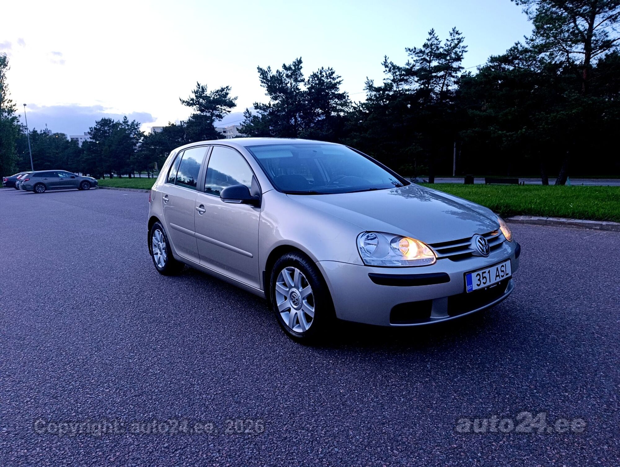 Volkswagen Golf - 2