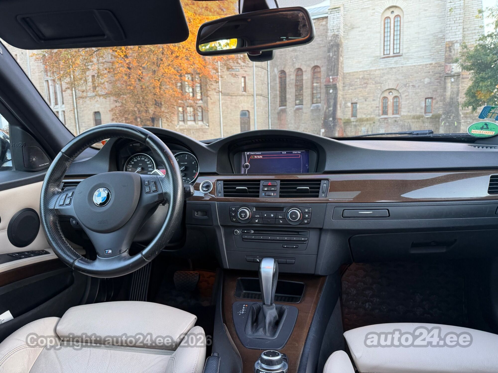 BMW 3 Series 2010 — фото 14