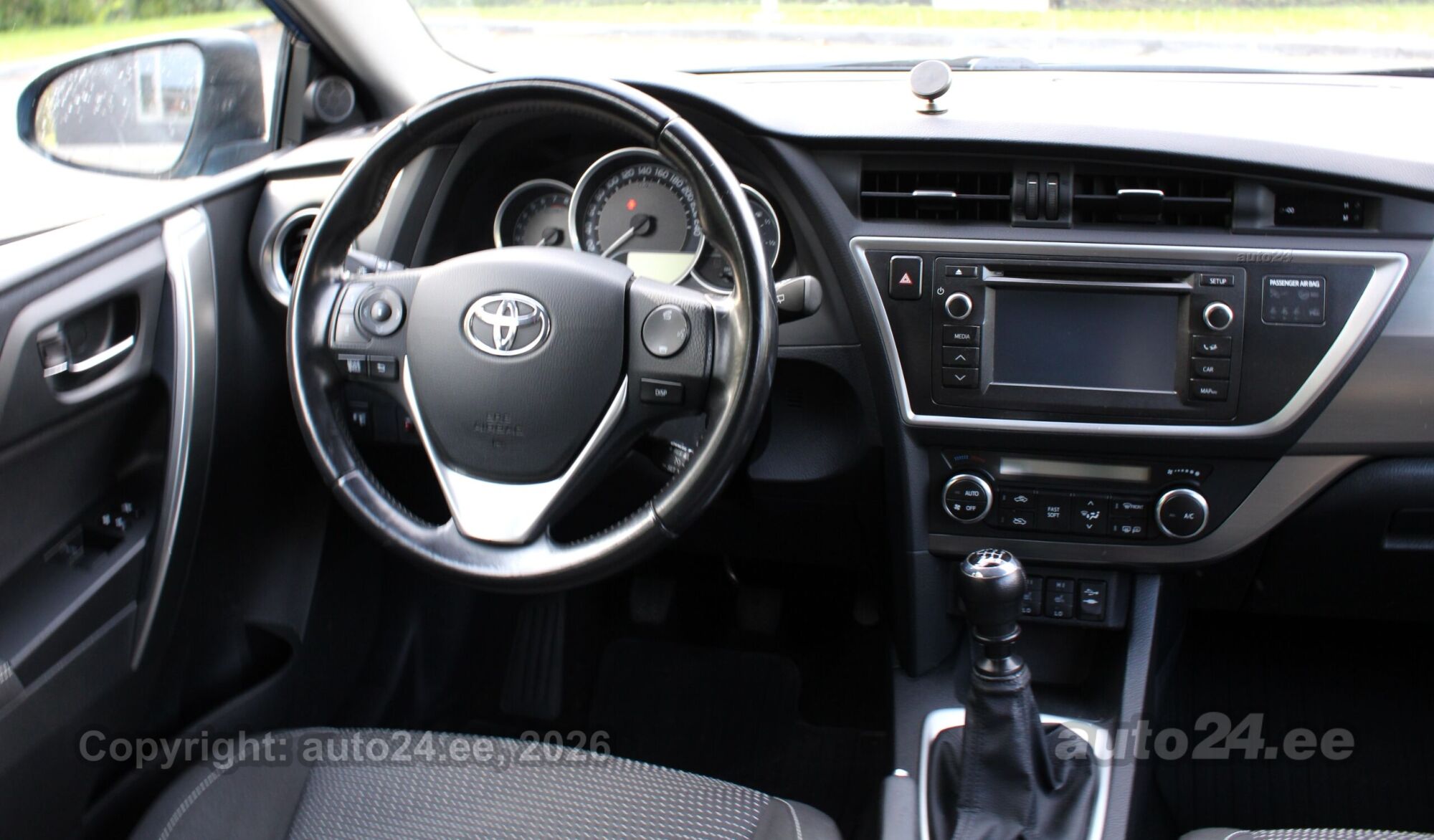 Toyota Auris 2014 — фото 9