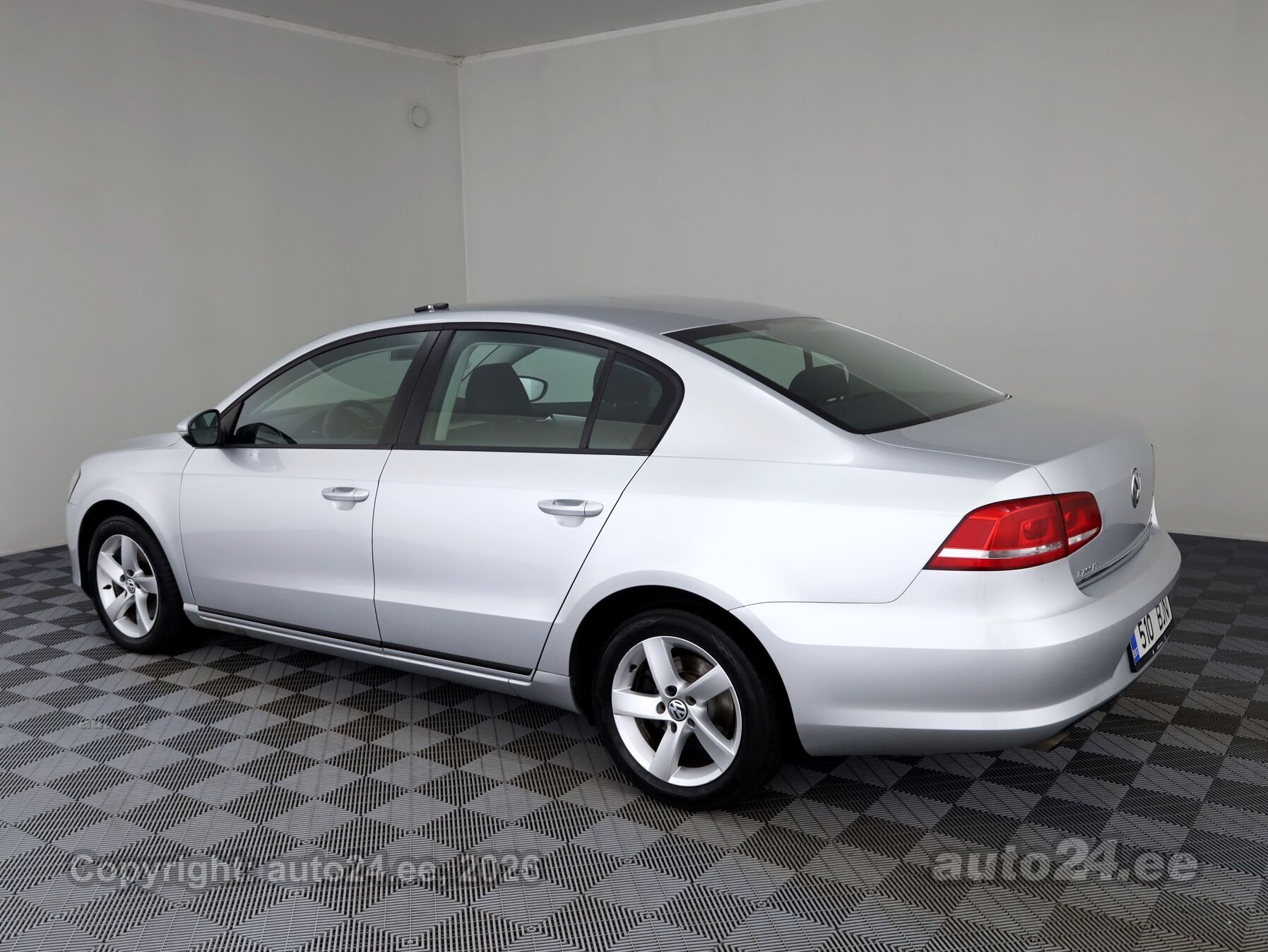 Volkswagen Passat - 4