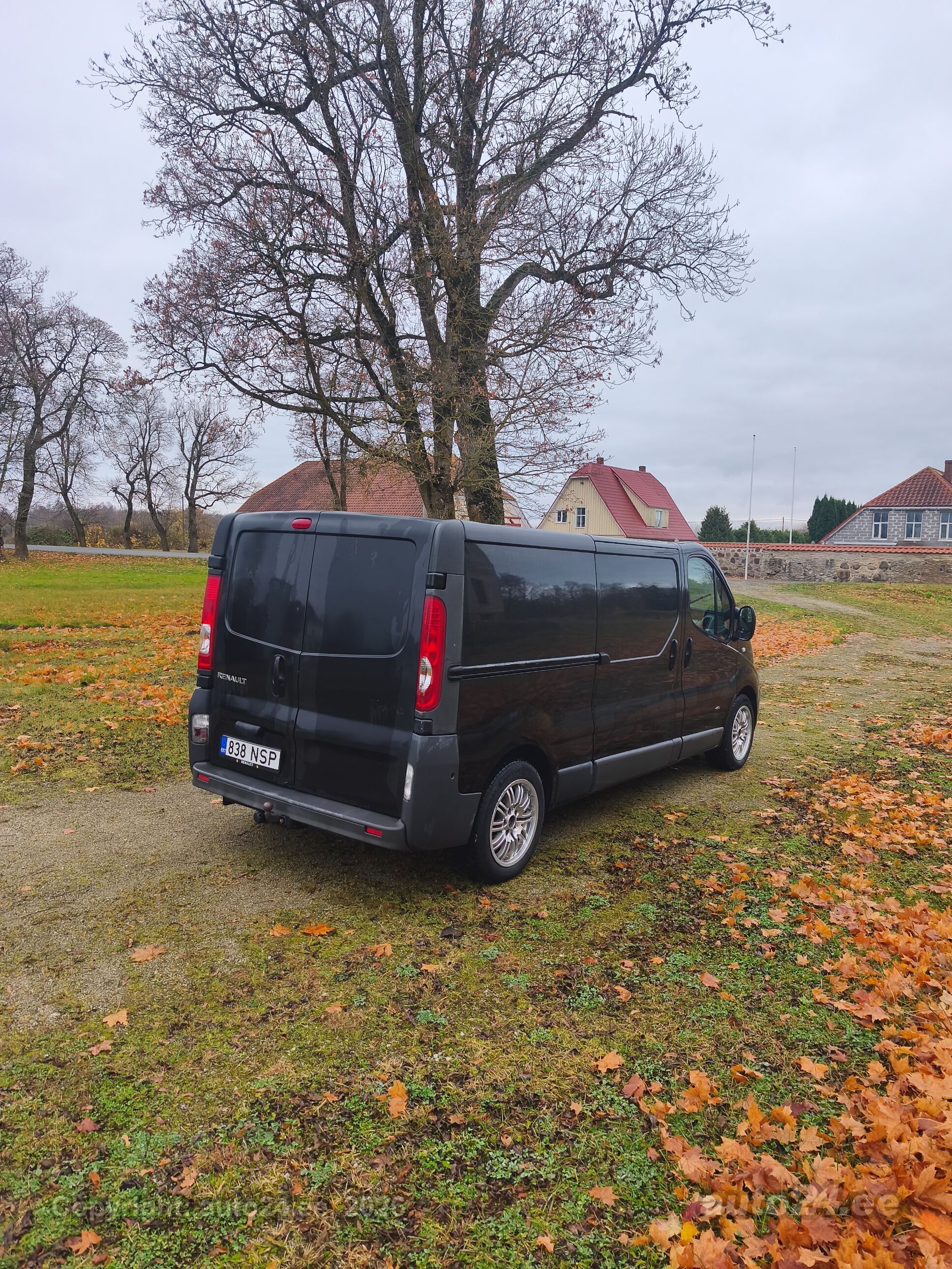 Renault Trafic 2010 — rear view