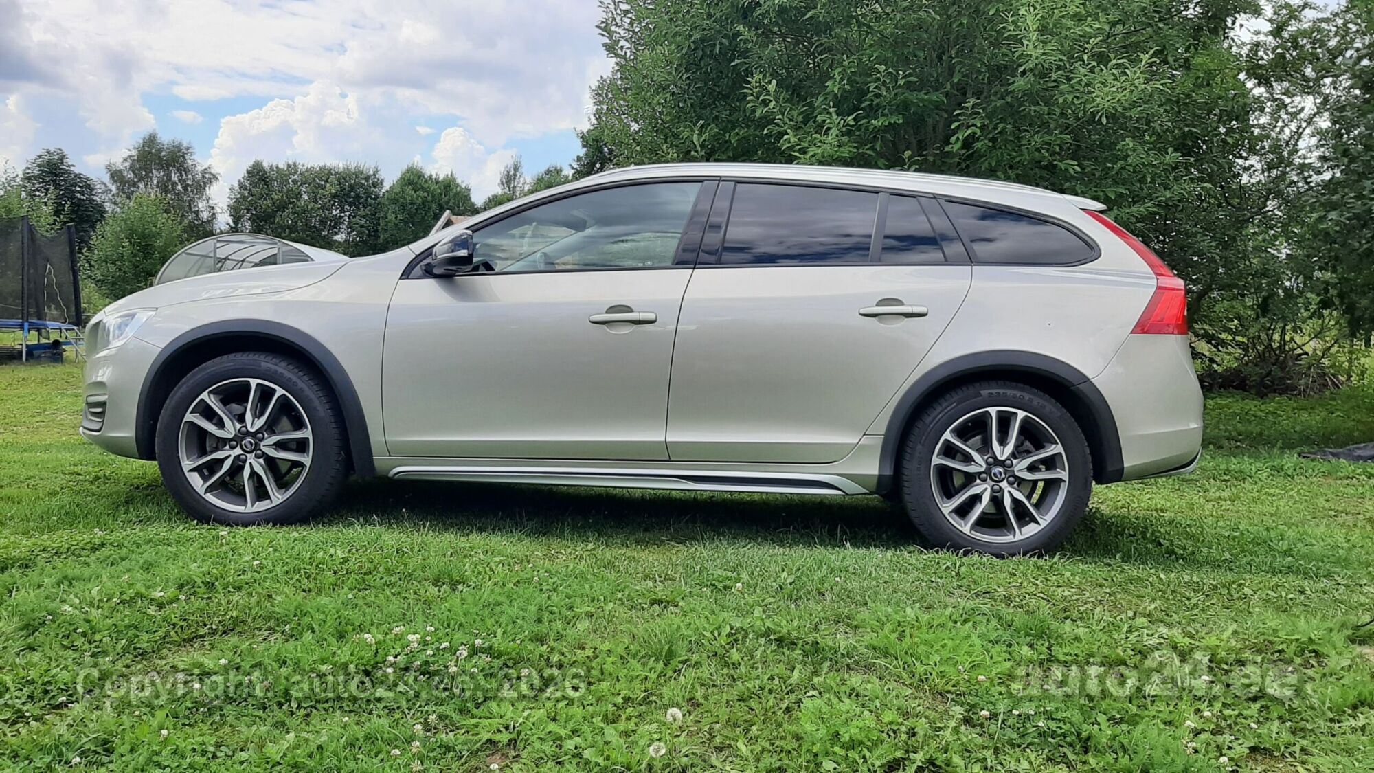 Volvo V60 Cross Country 2.4 140kW 2018, photo 2/10