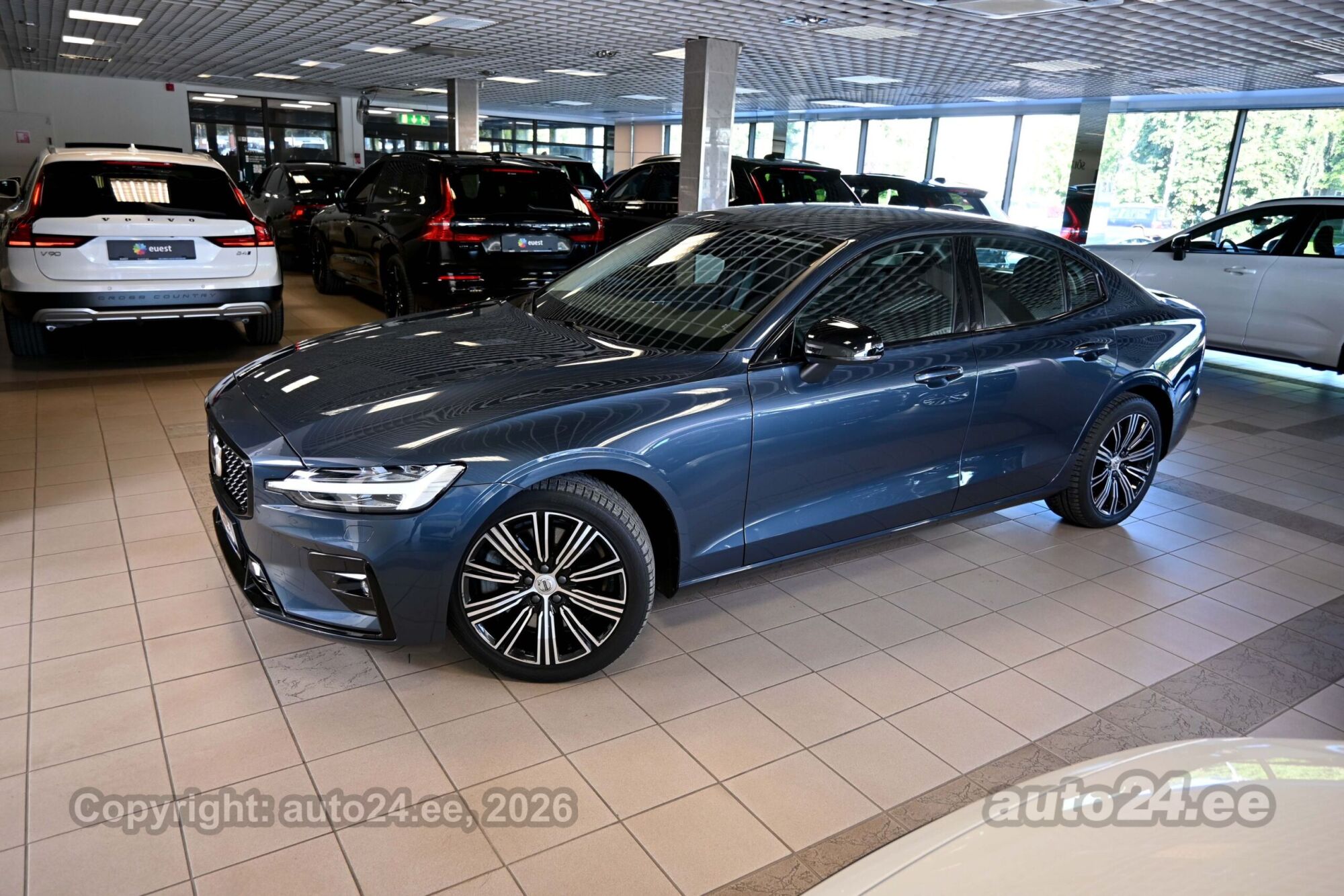 Volvo S60 2024, photo 6/10