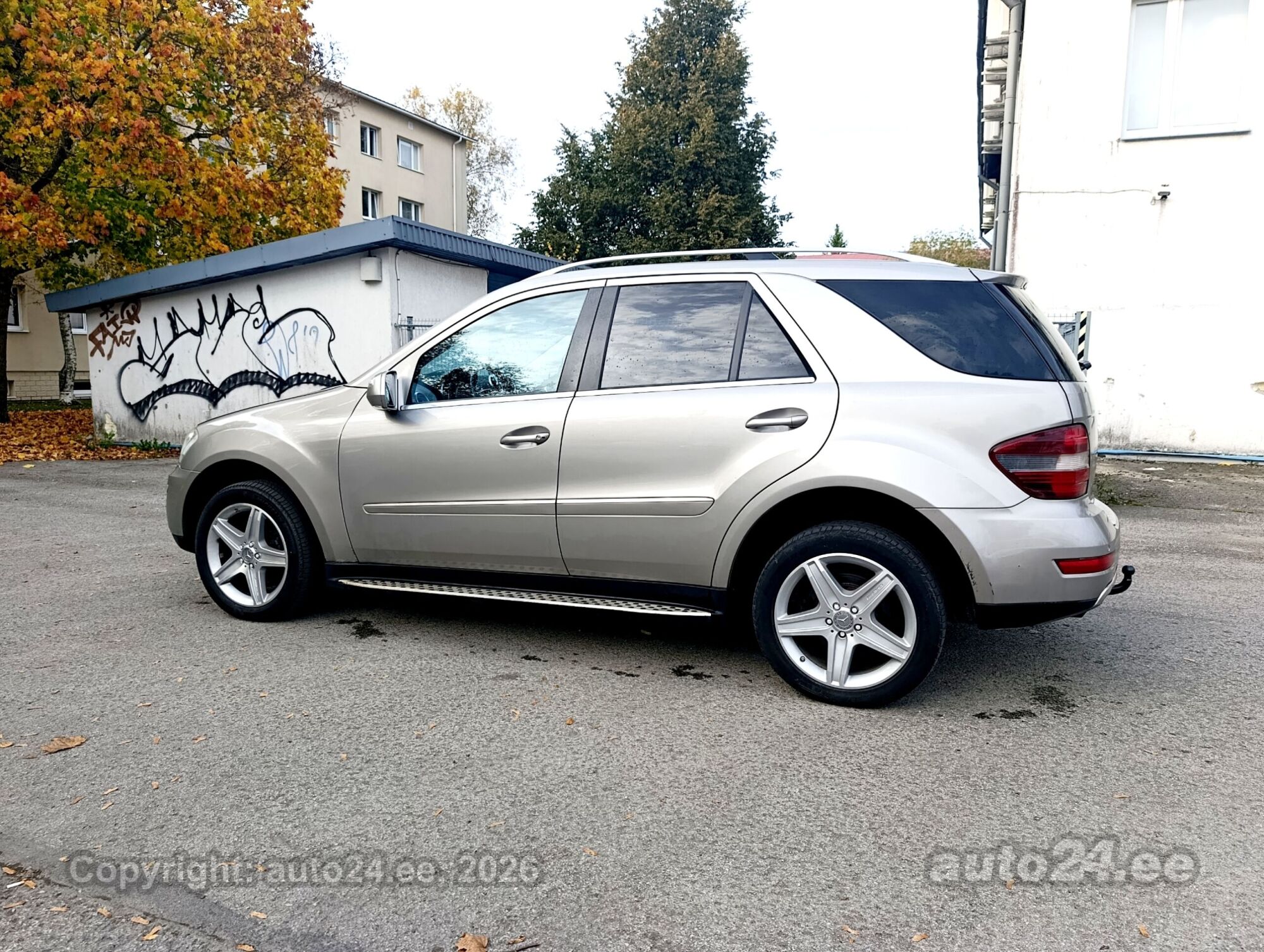 Mercedes-Benz M-Class 2009 — photo 6