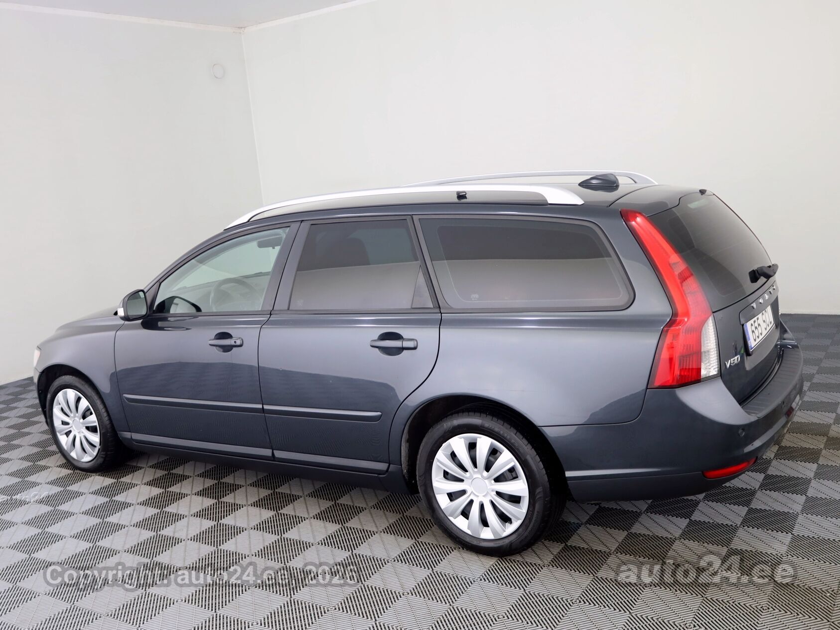 Volvo V50 2010 — engine 1997 cm³ (100 kW)