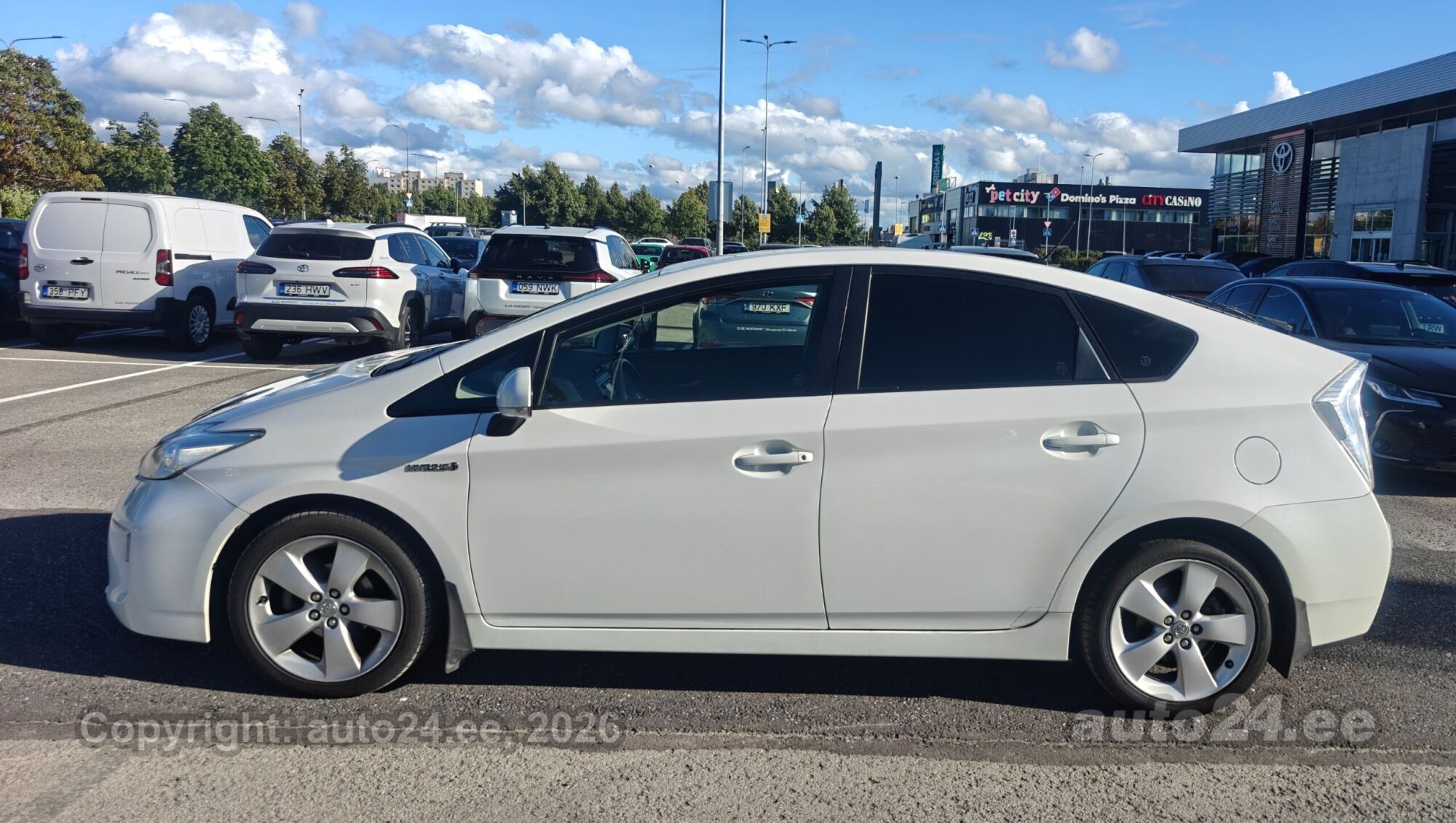 Toyota Prius E-cvt Advanced 1.8 73kW 2013, photo 4/10