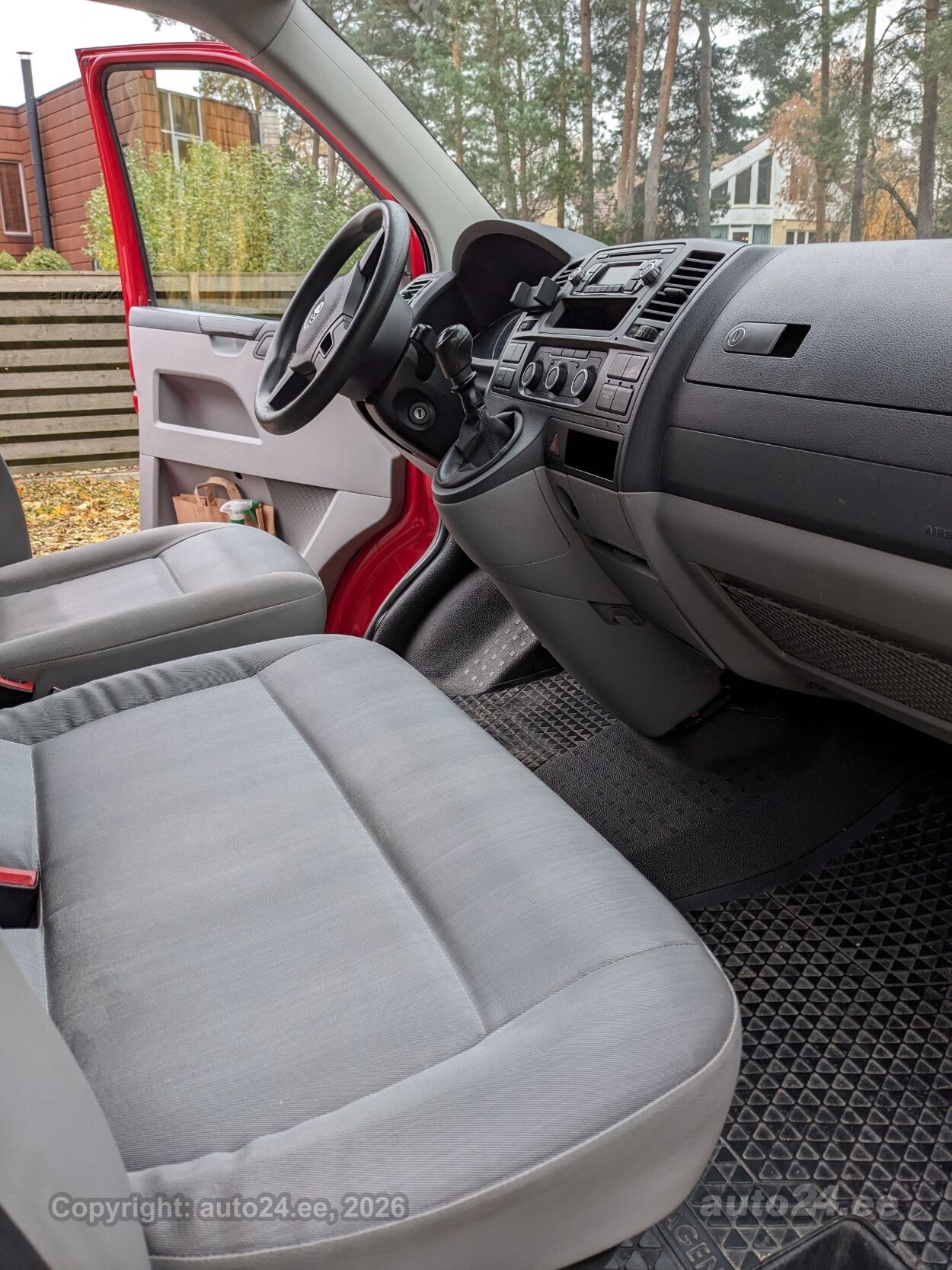 Volkswagen Transporter 2010 — photo 5