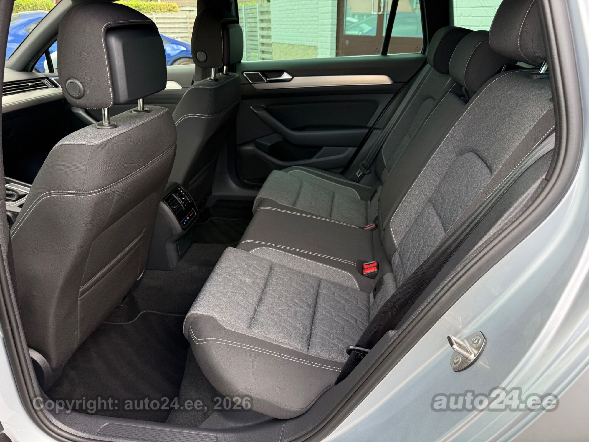 Volkswagen Passat 2.0 110kW 2023, photo 8/8