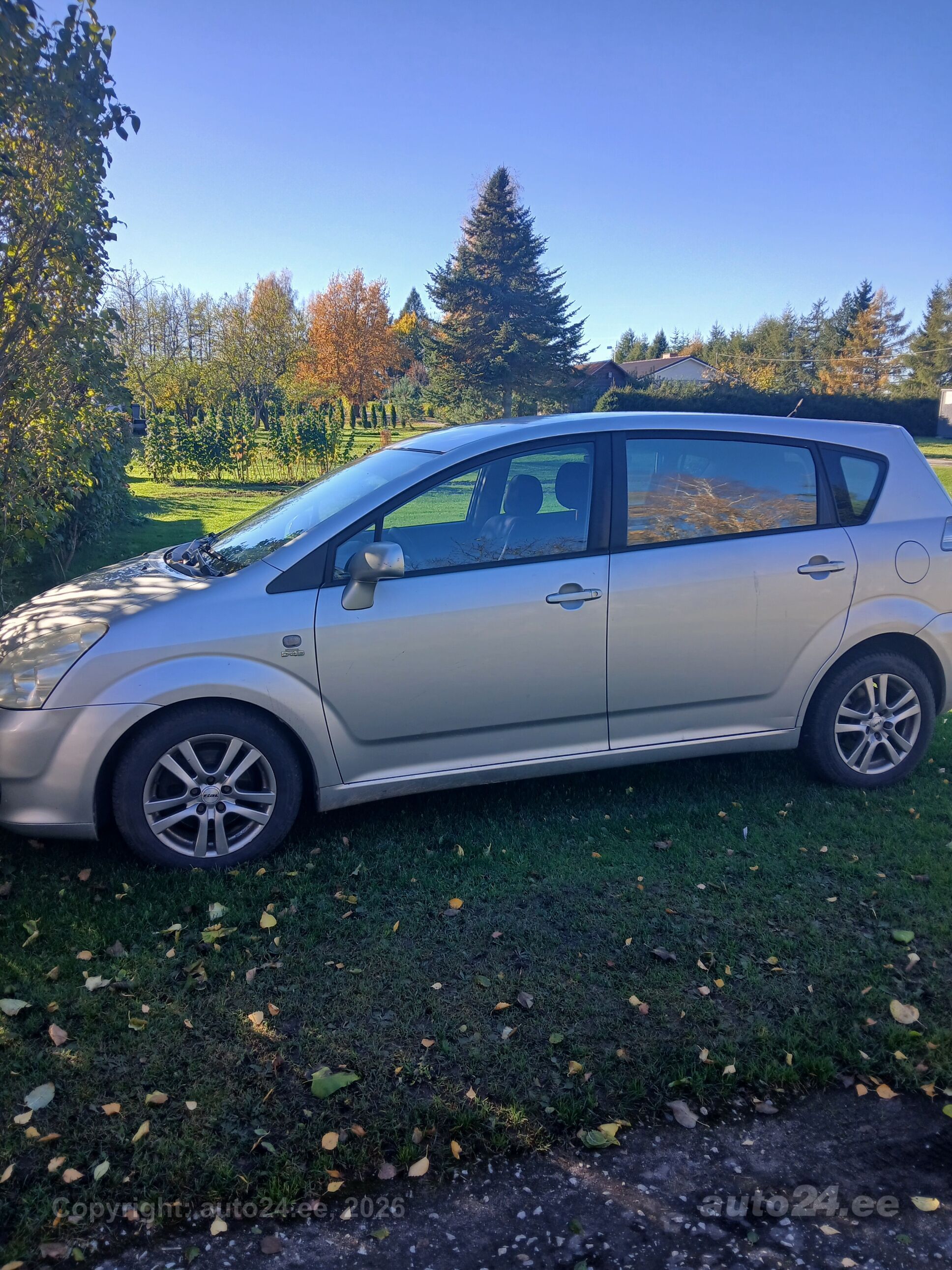Toyota Corolla Verso 2004 — вигляд ззаду