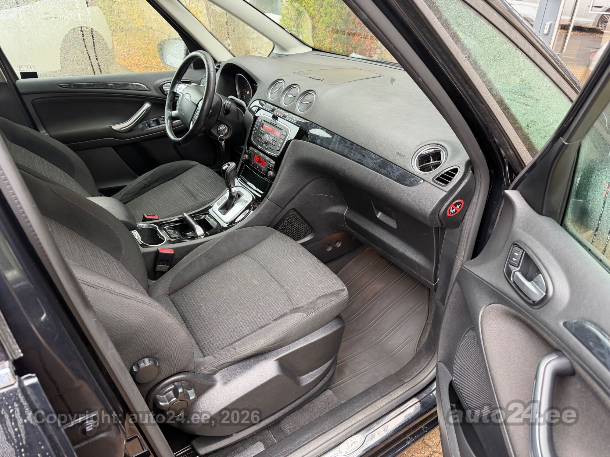 Ford Galaxy 2012 — photo 7