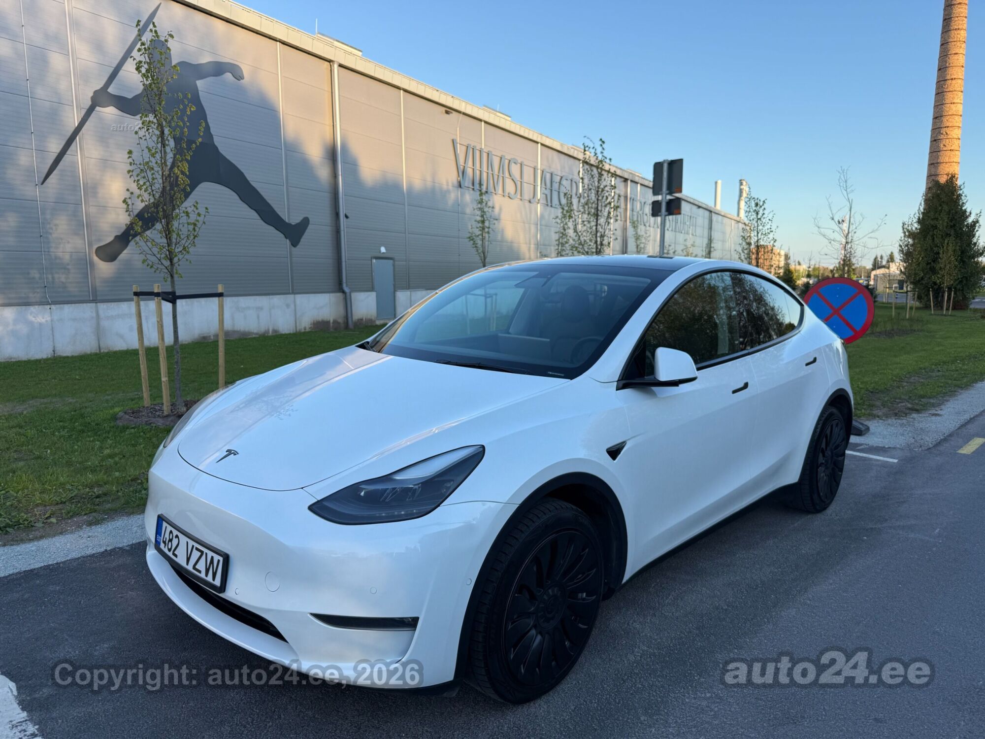 Tesla Model Y - 4