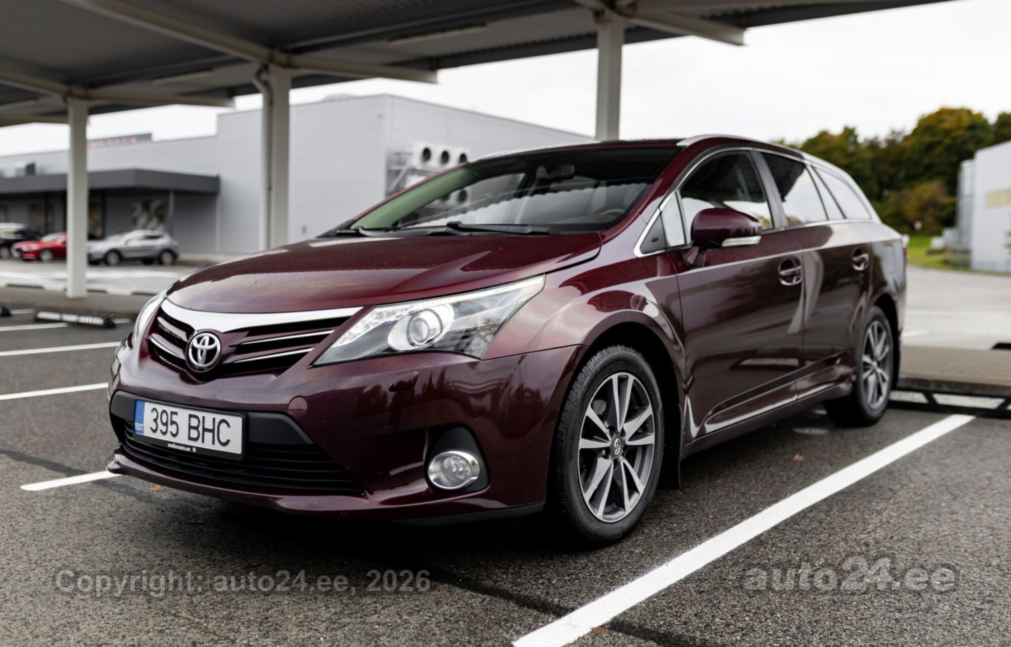Toyota Avensis 2012 — interior