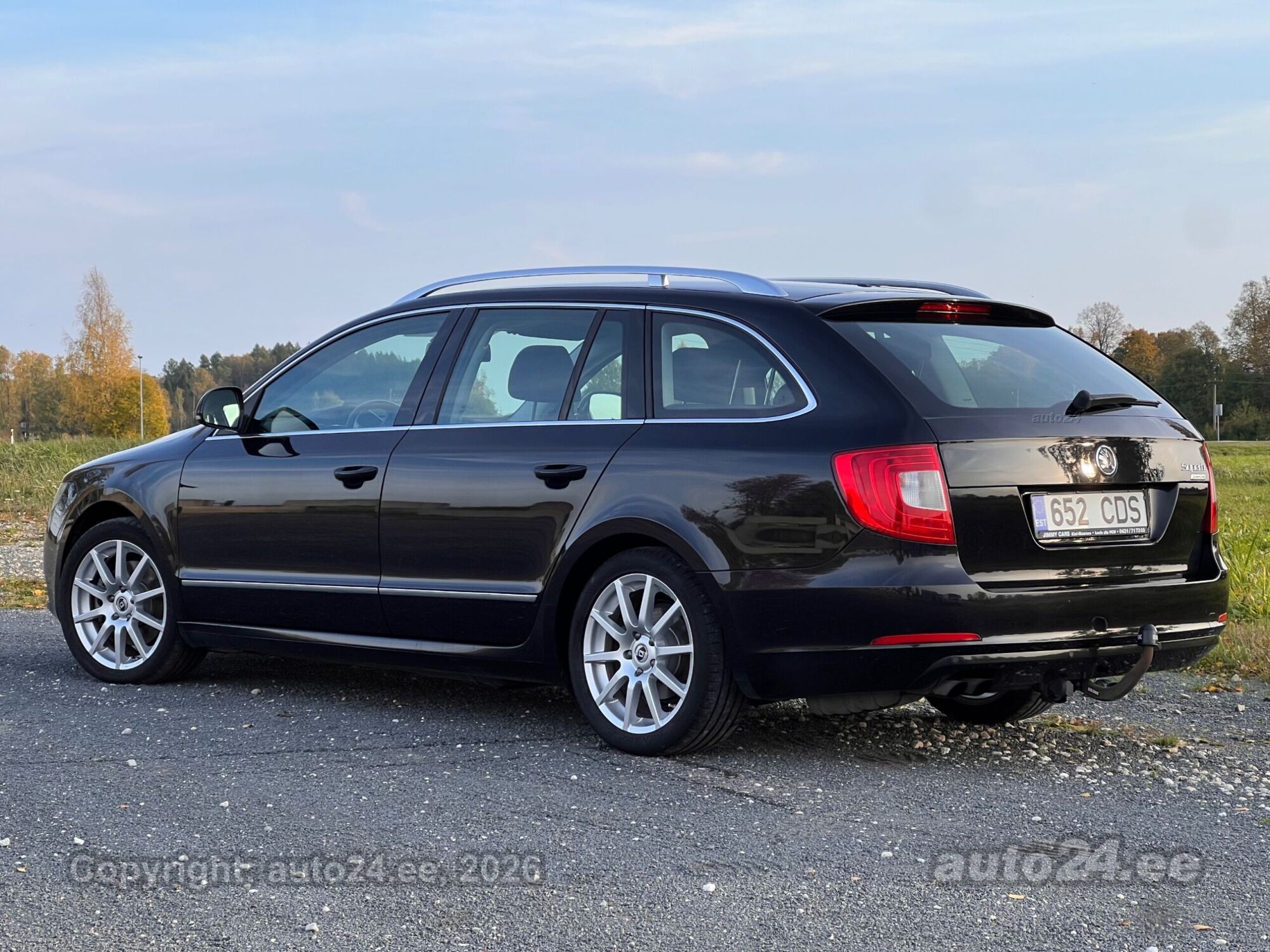Skoda Superb 2013 — rear view