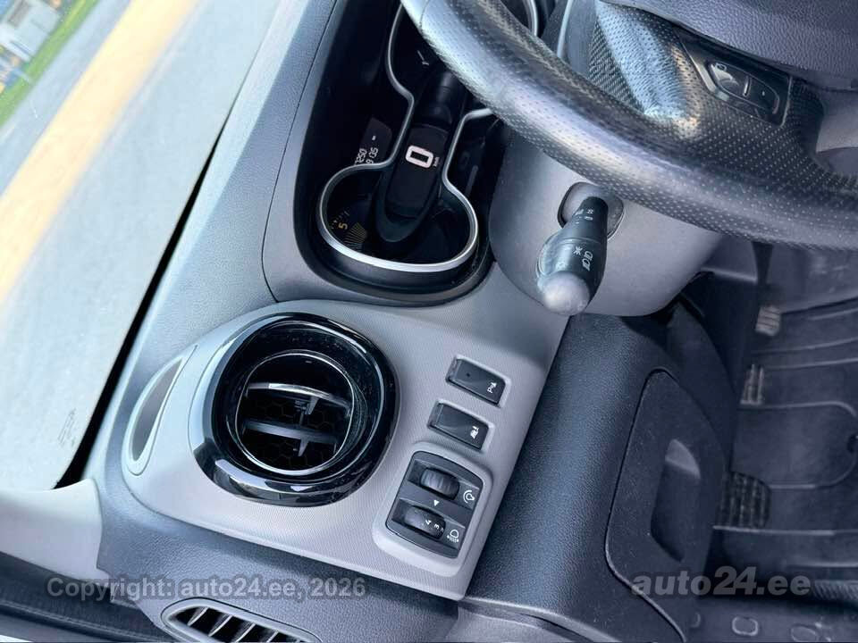 Renault Trafic 2015 — фото 12