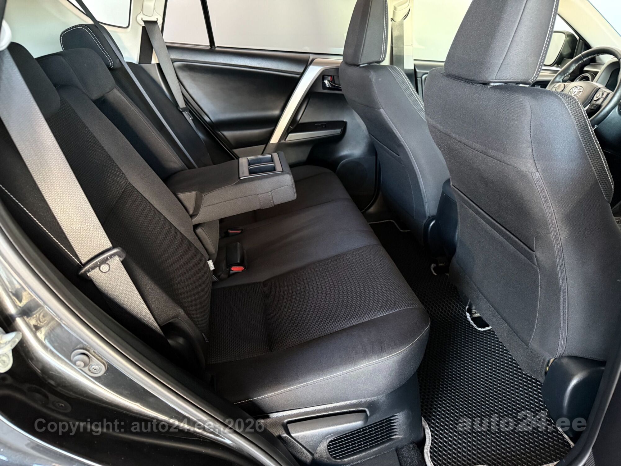 Toyota RAV4 - 10