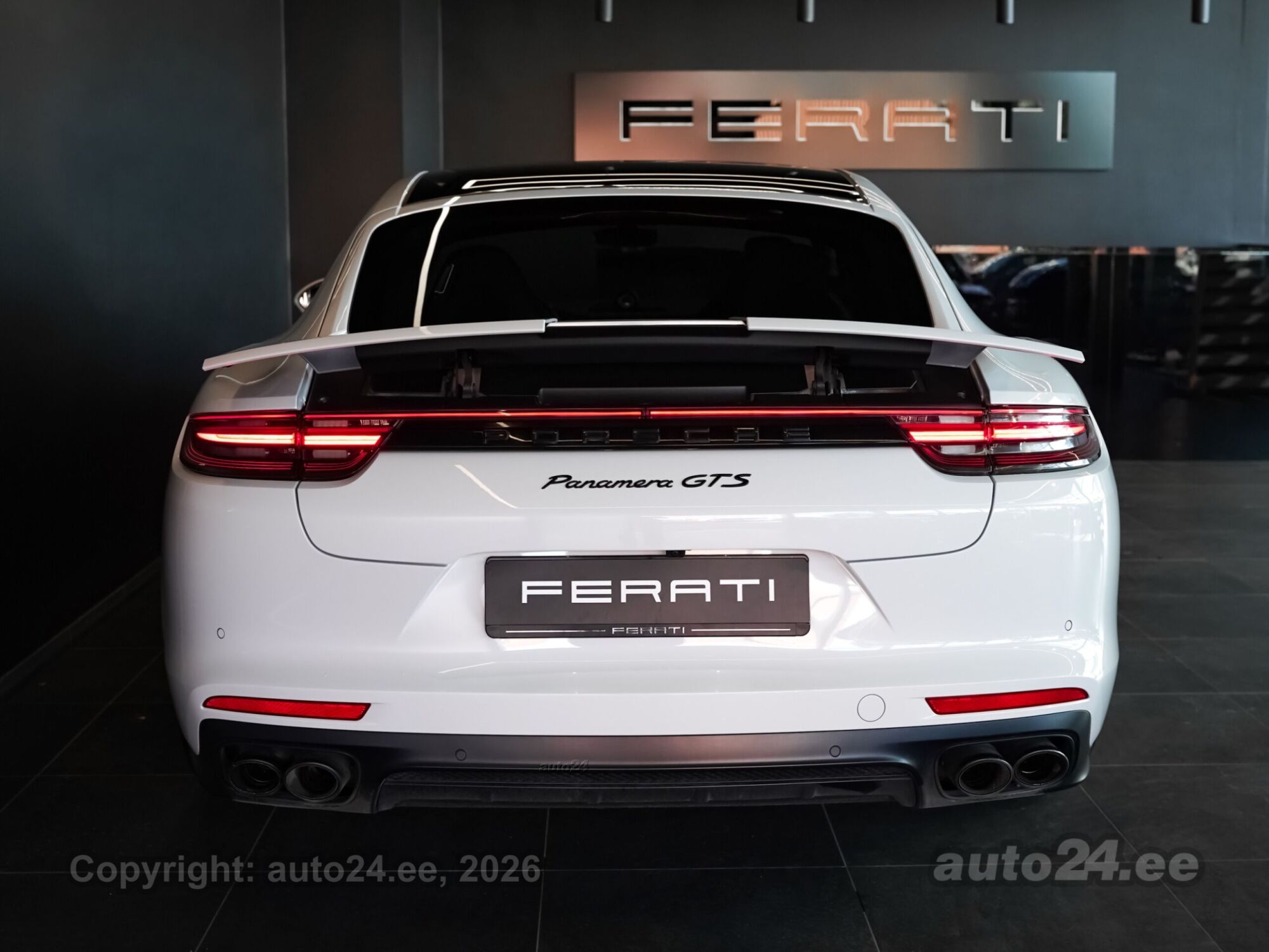 Porsche Panamera - 4