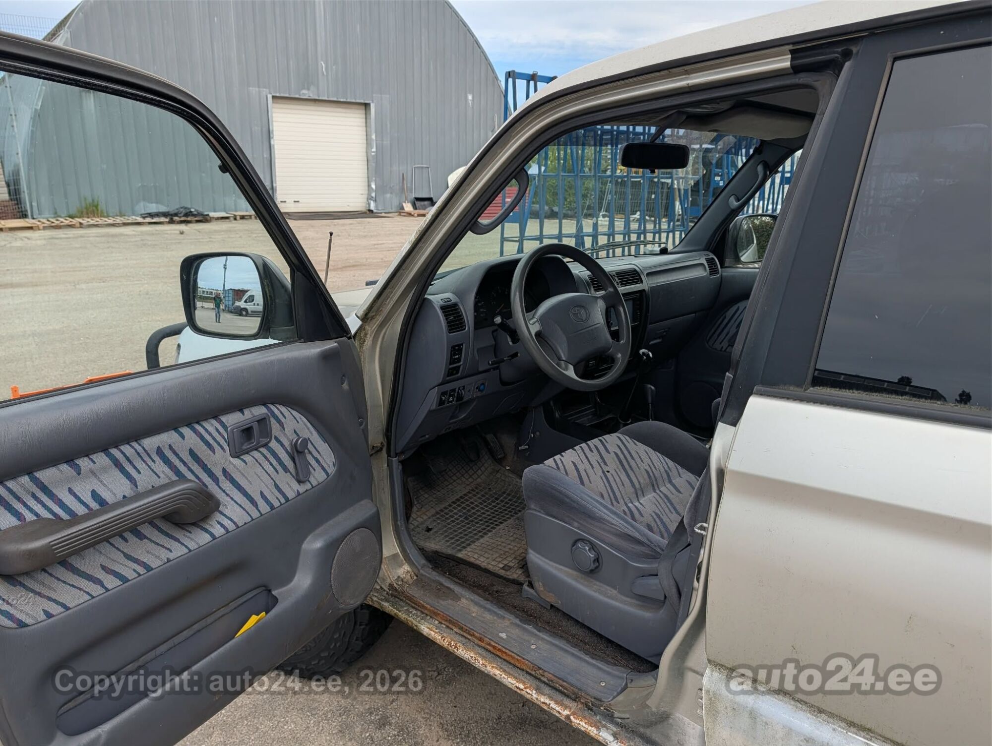 Toyota Land Cruiser - 7
