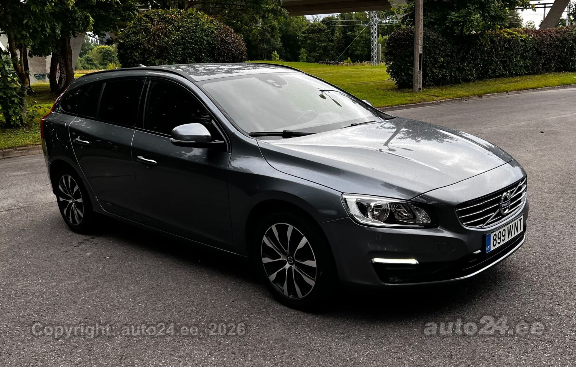 Volvo V60 2.0 110kW 2017, kuva 2/10