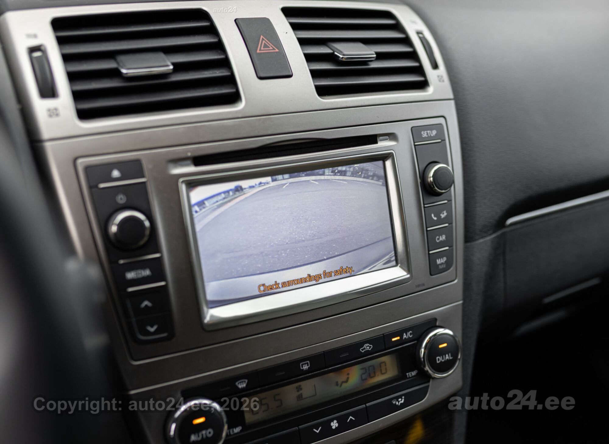 Toyota Avensis 2014 — фото 17