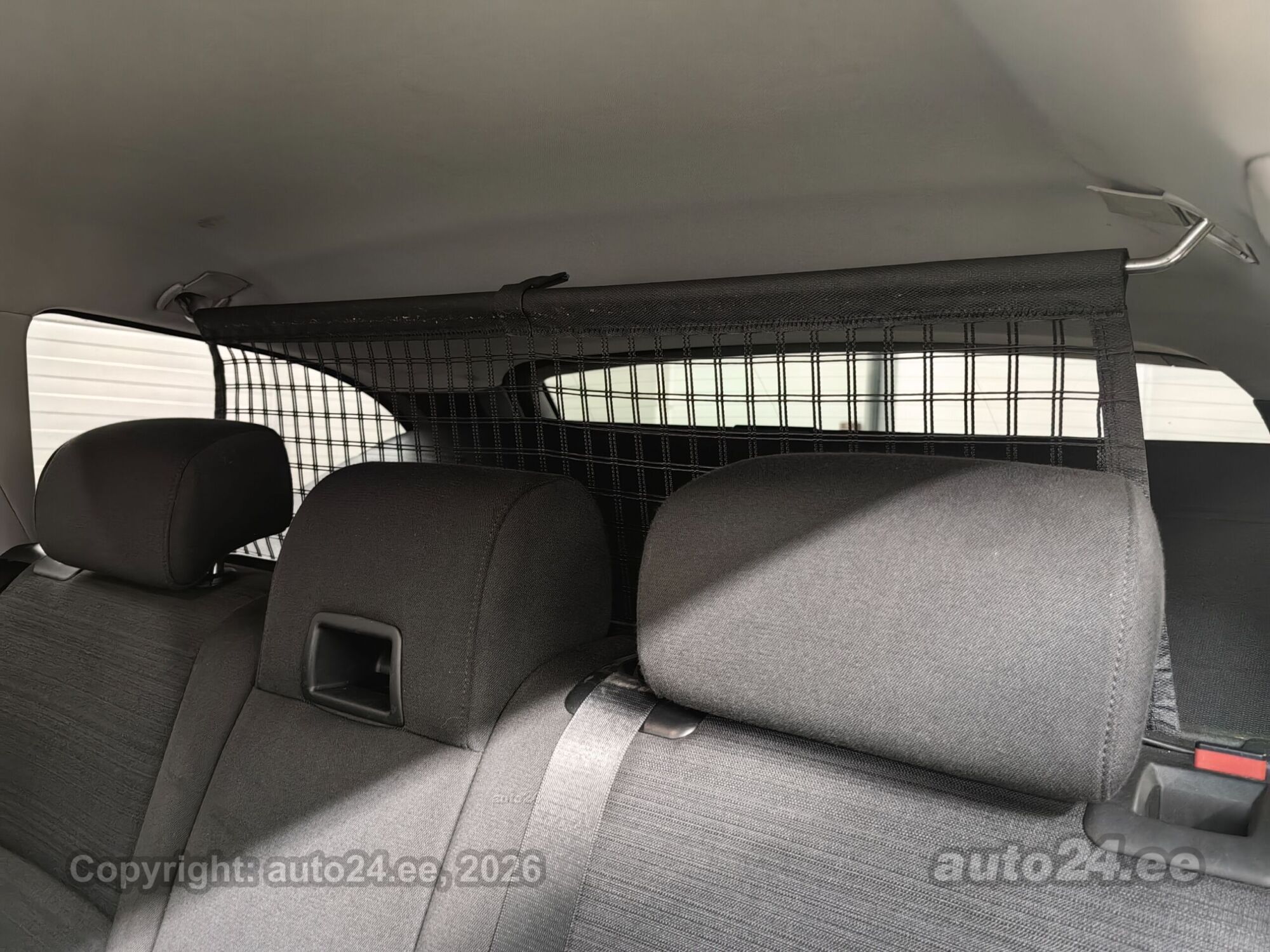 BMW 5 Series 2010 — photo 11