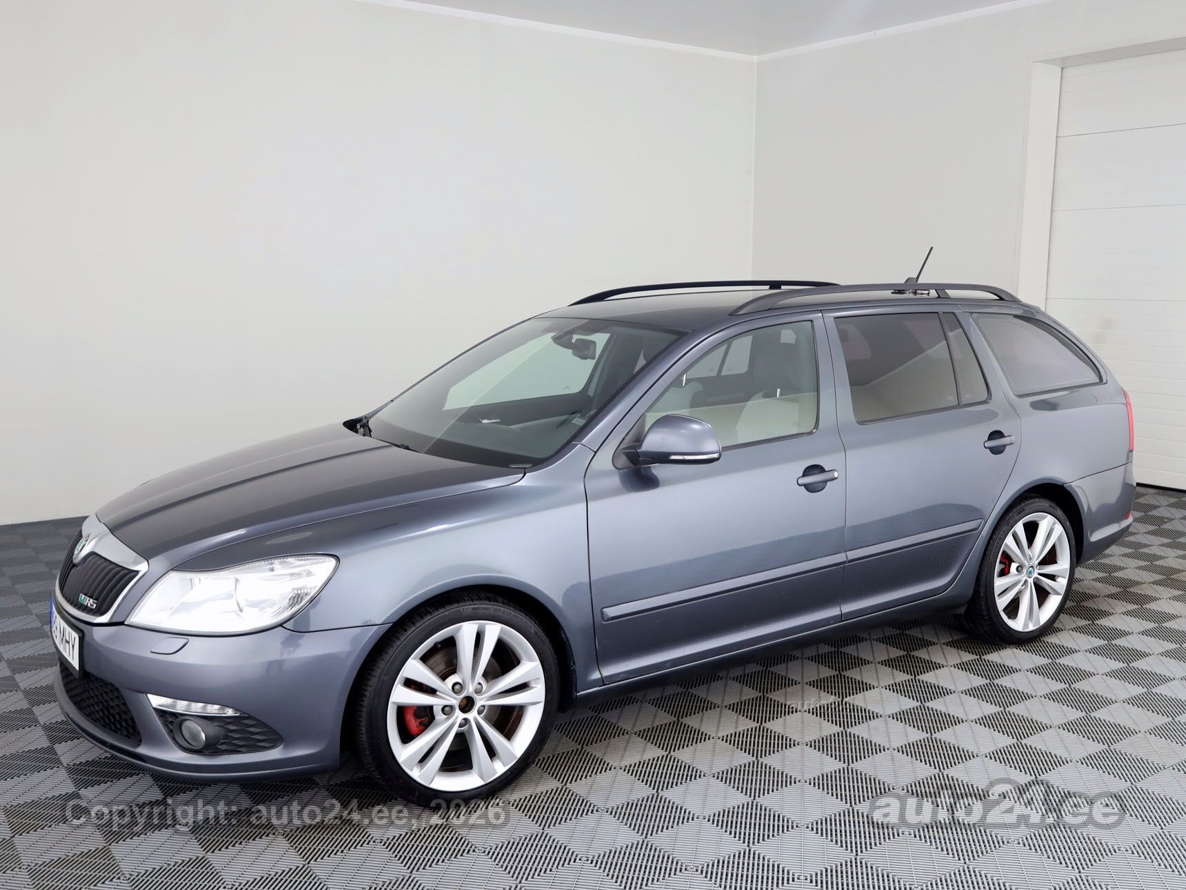 Skoda Octavia 2011 — rear view
