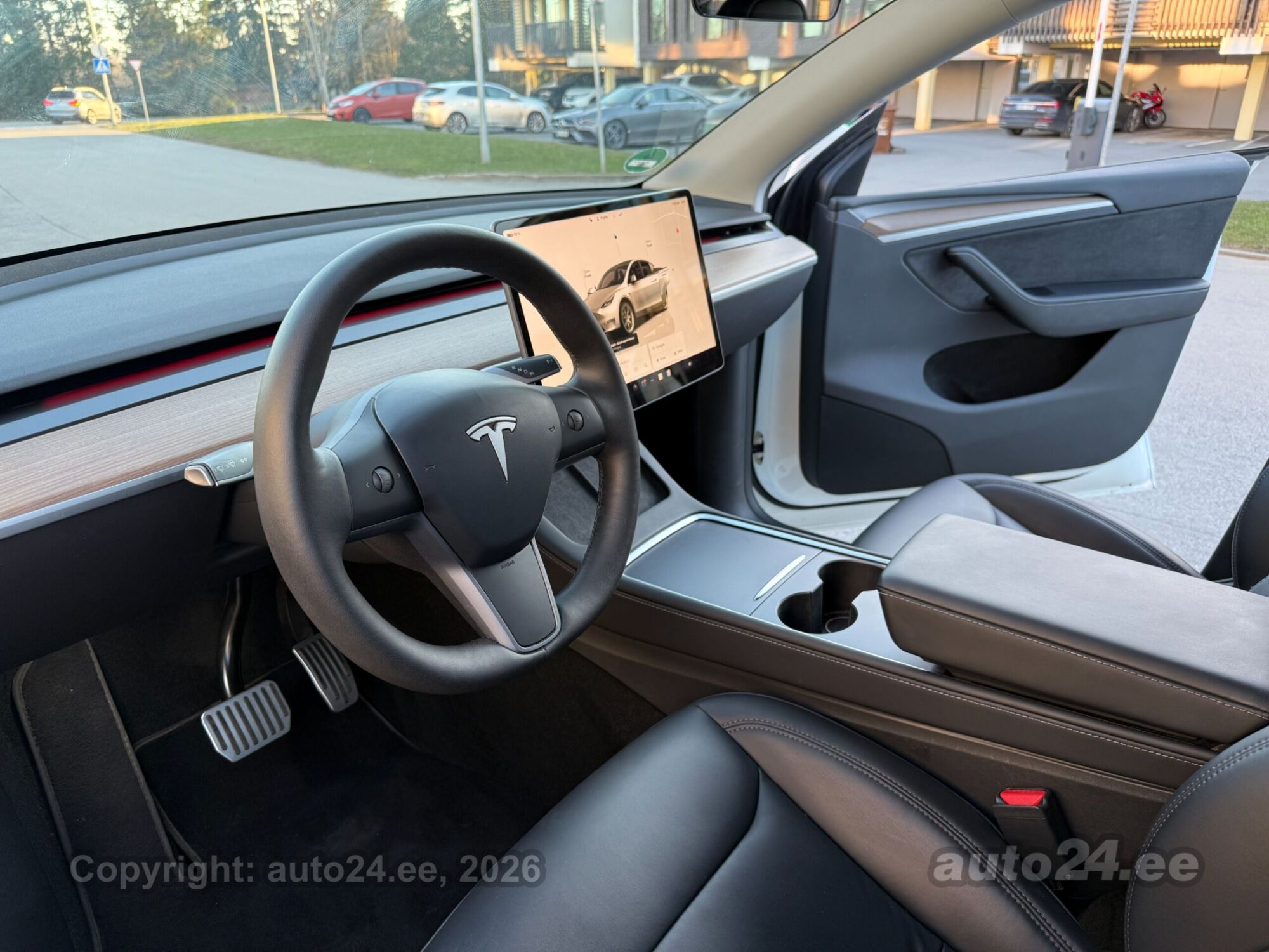 Tesla Model Y - 10