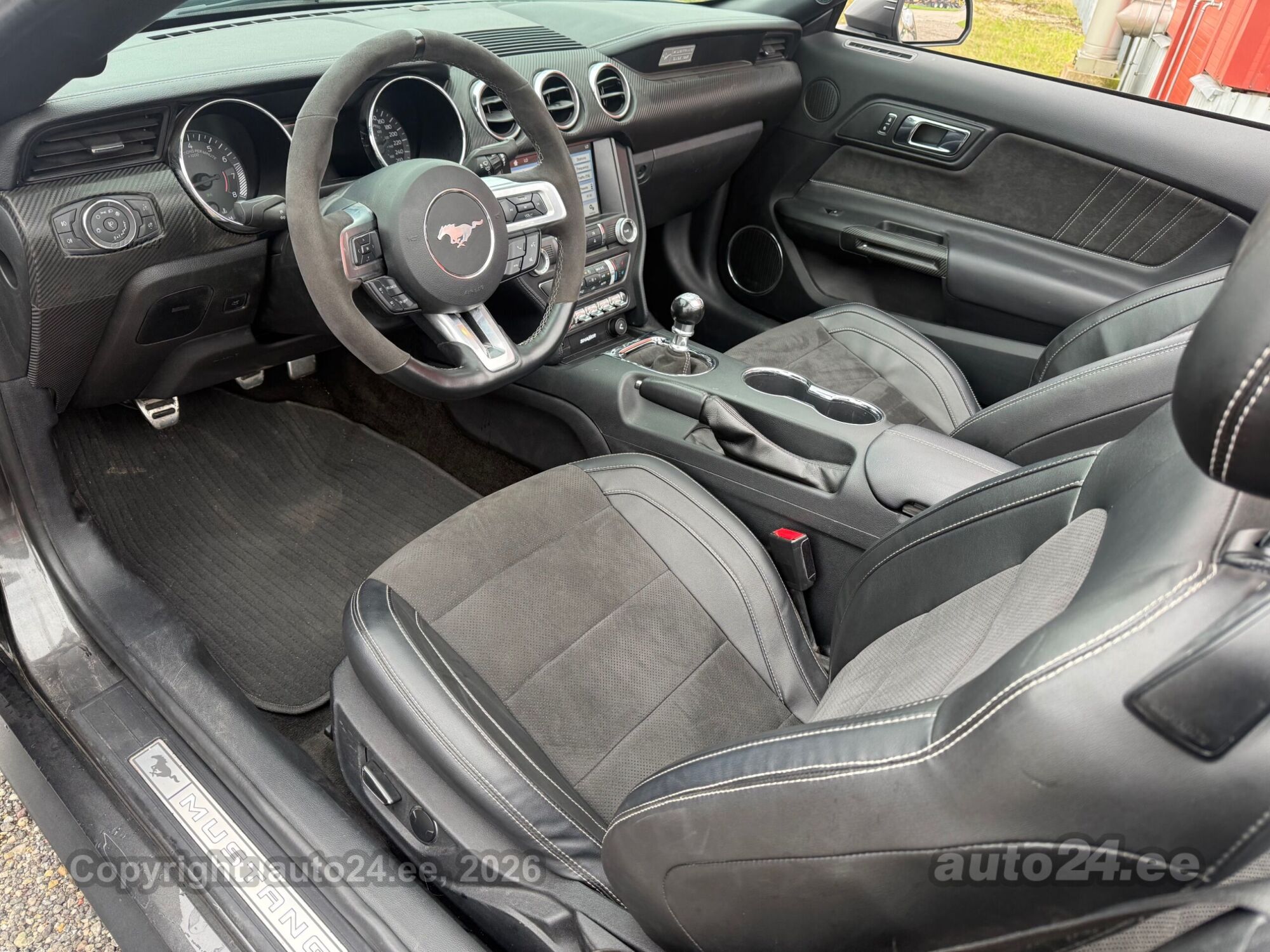 Ford Mustang - 8