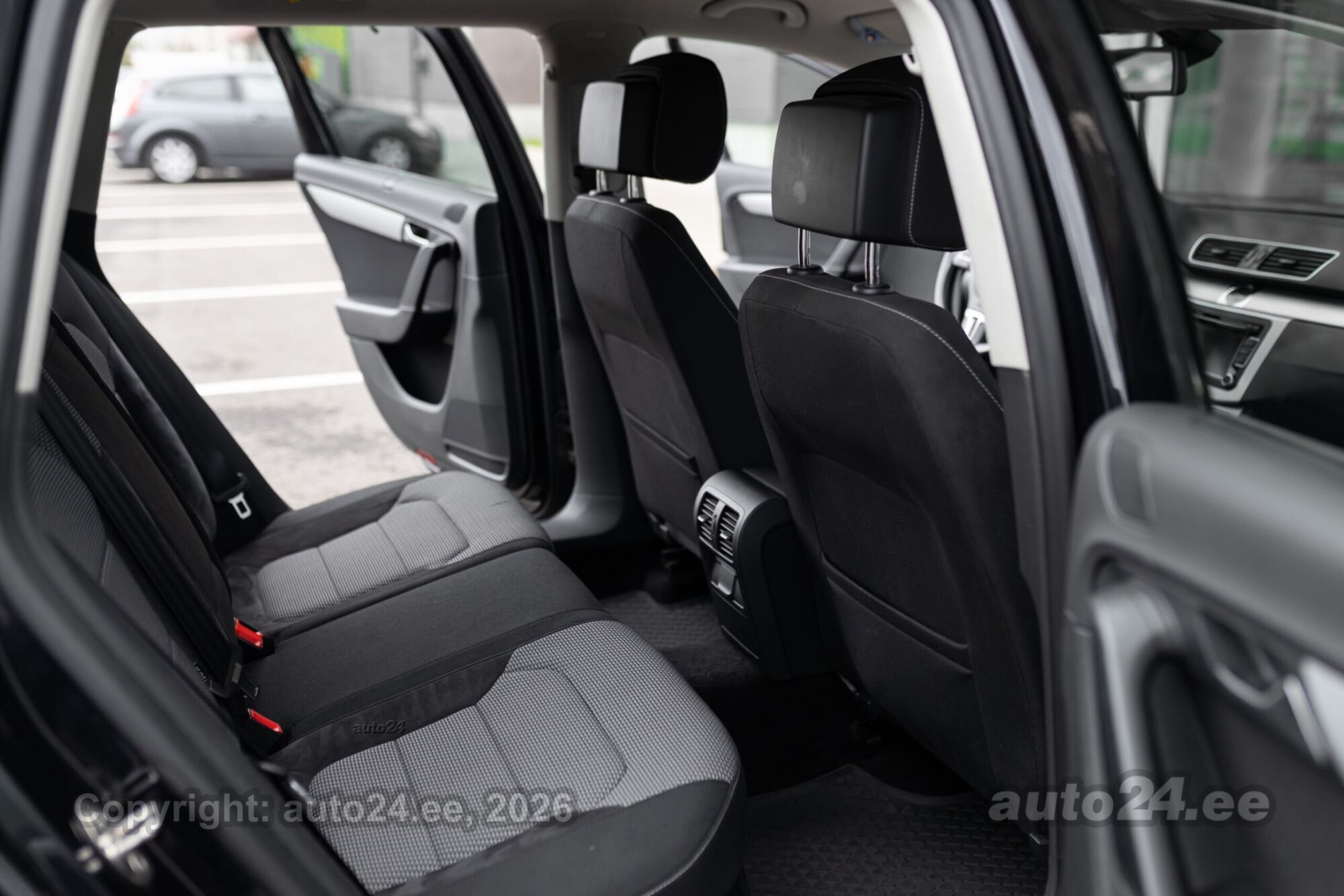 Volkswagen Passat 2013 — photo 19
