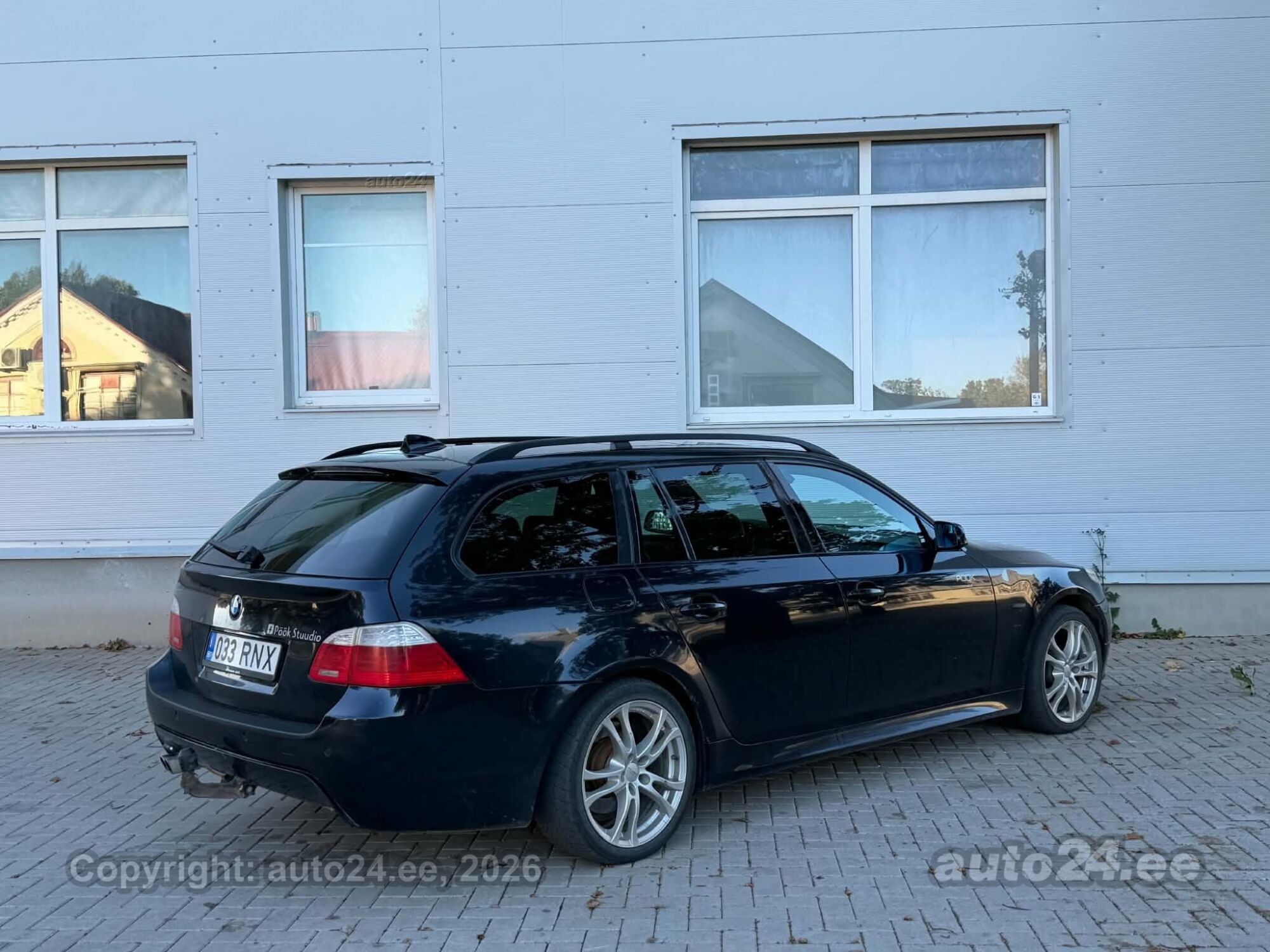 BMW 5 Series 2008 — салон