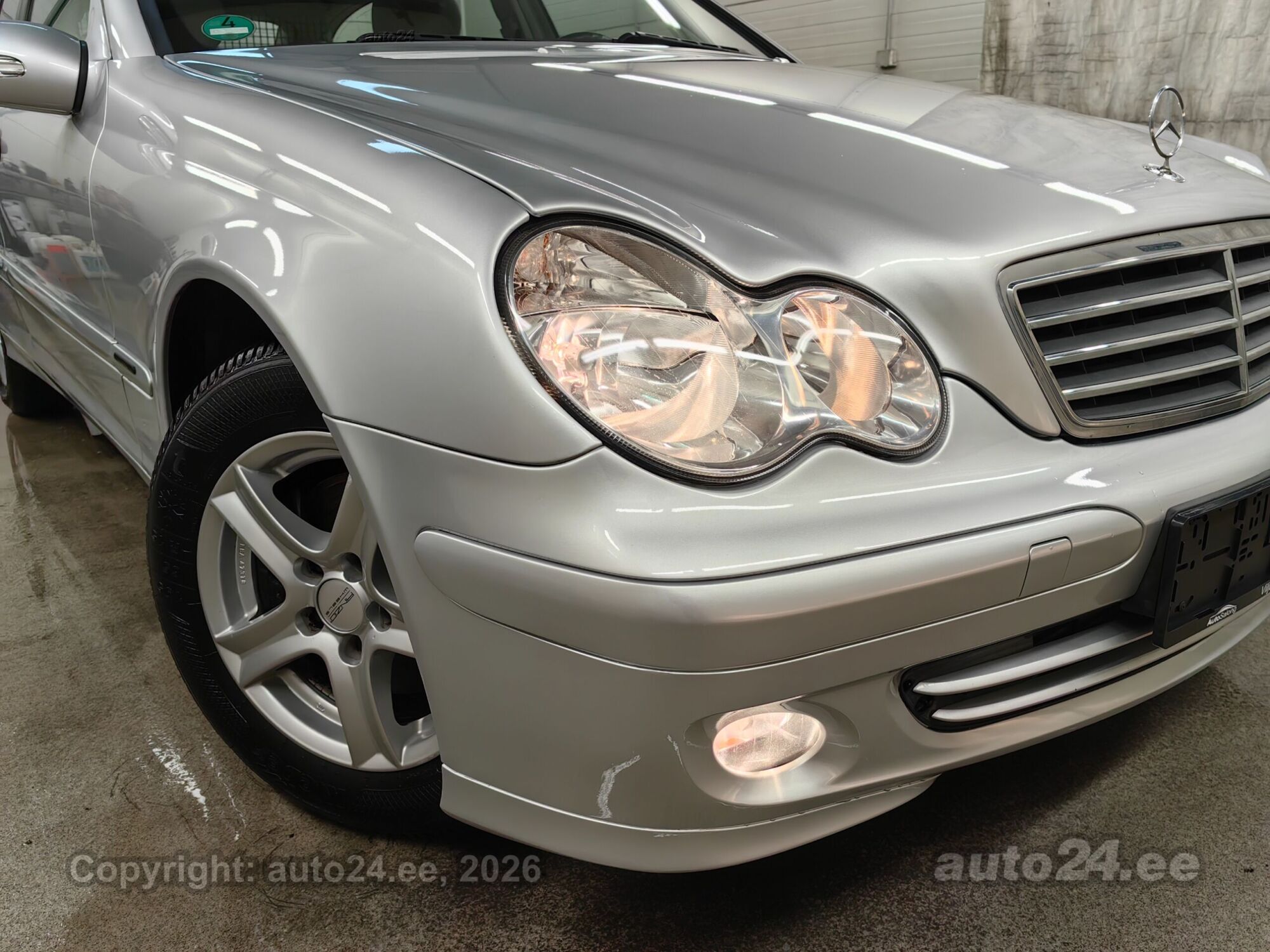 Mercedes-Benz C-Class 2005 — rear view