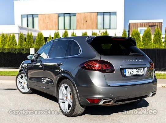 Porsche Cayenne - 4
