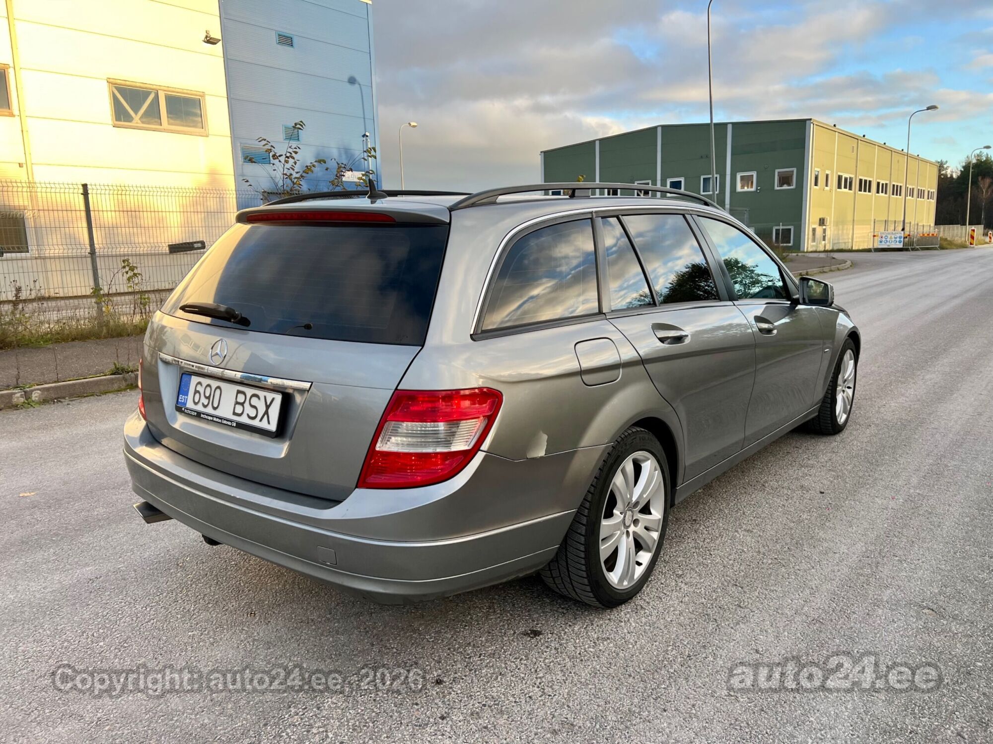 Mercedes-Benz C-Class 2010 — engine 2143 cm³ (100 kW)
