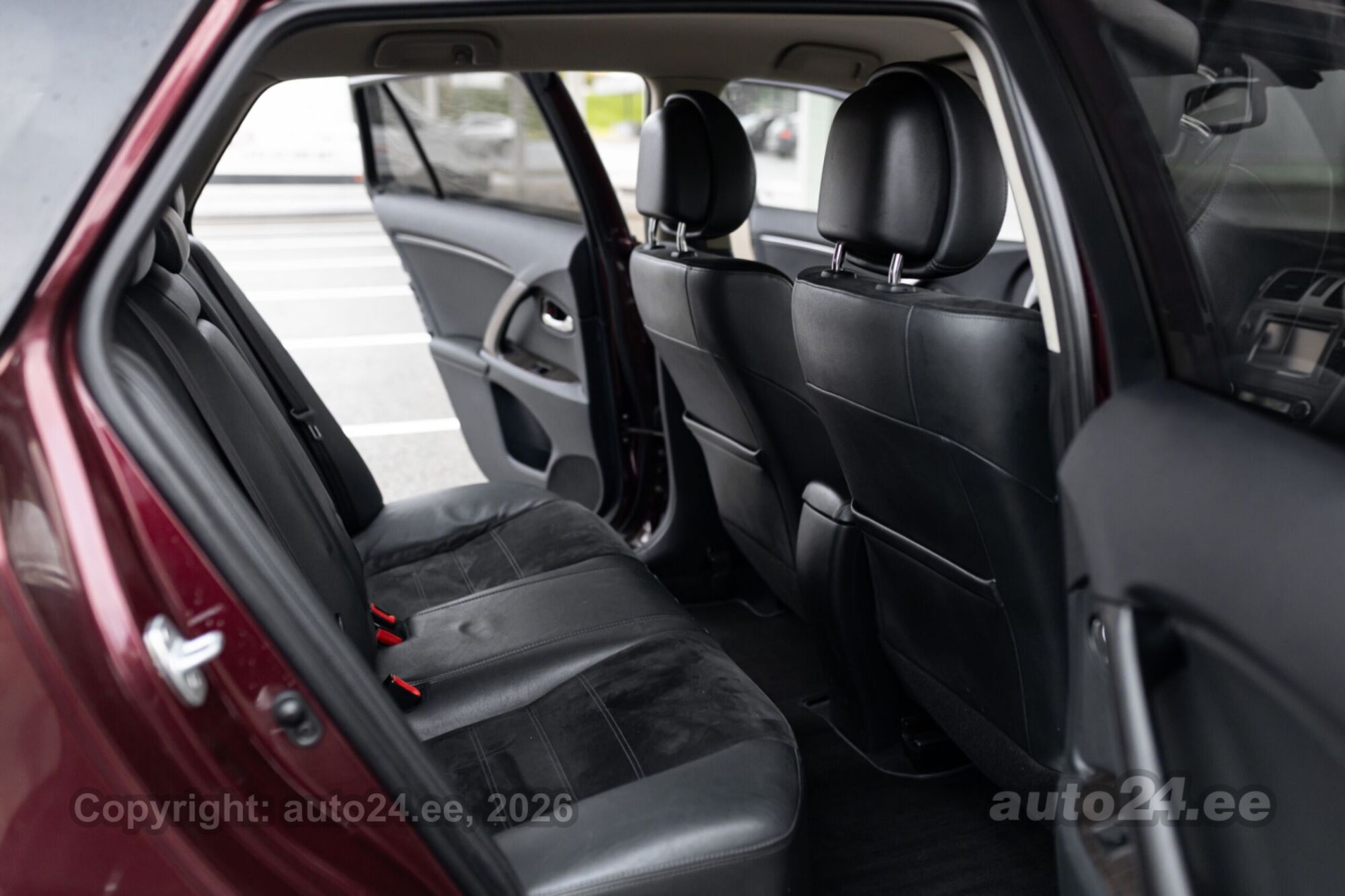 Toyota Avensis 2012 — photo 23