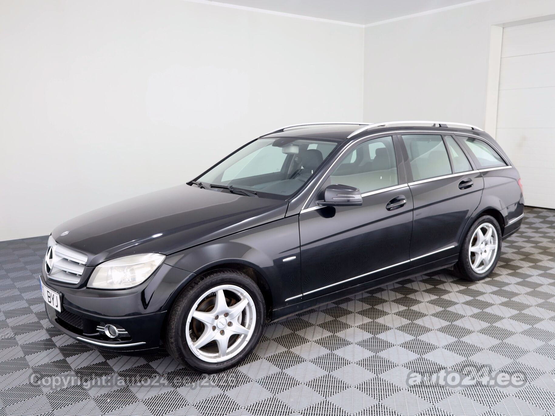Mercedes-Benz C-Class 2009 — rear view