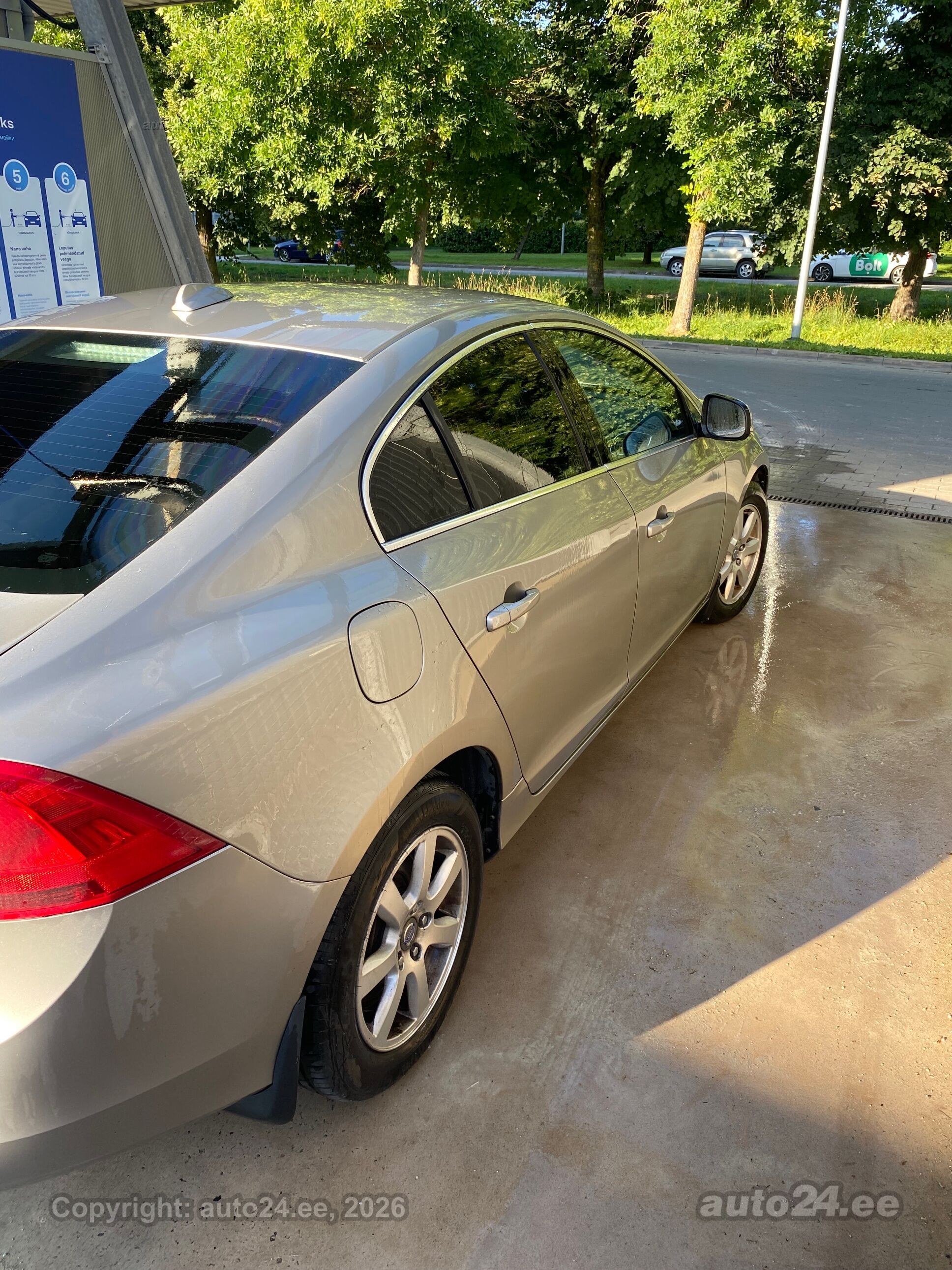 Volvo S60 1.6 T4 132kW 2012, kuva 7/8