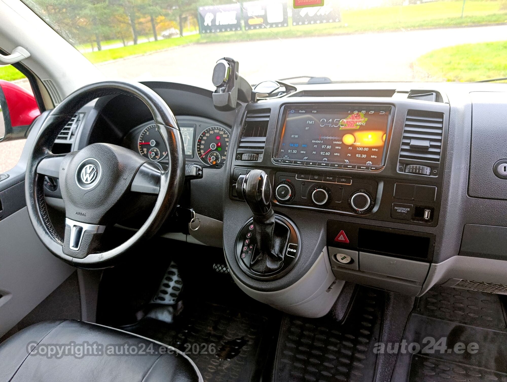Volkswagen Caravelle 2010 — photo 12