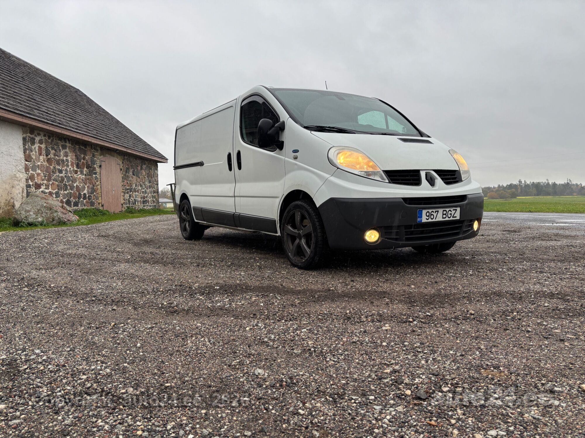 Renault Trafic 2012 — салон