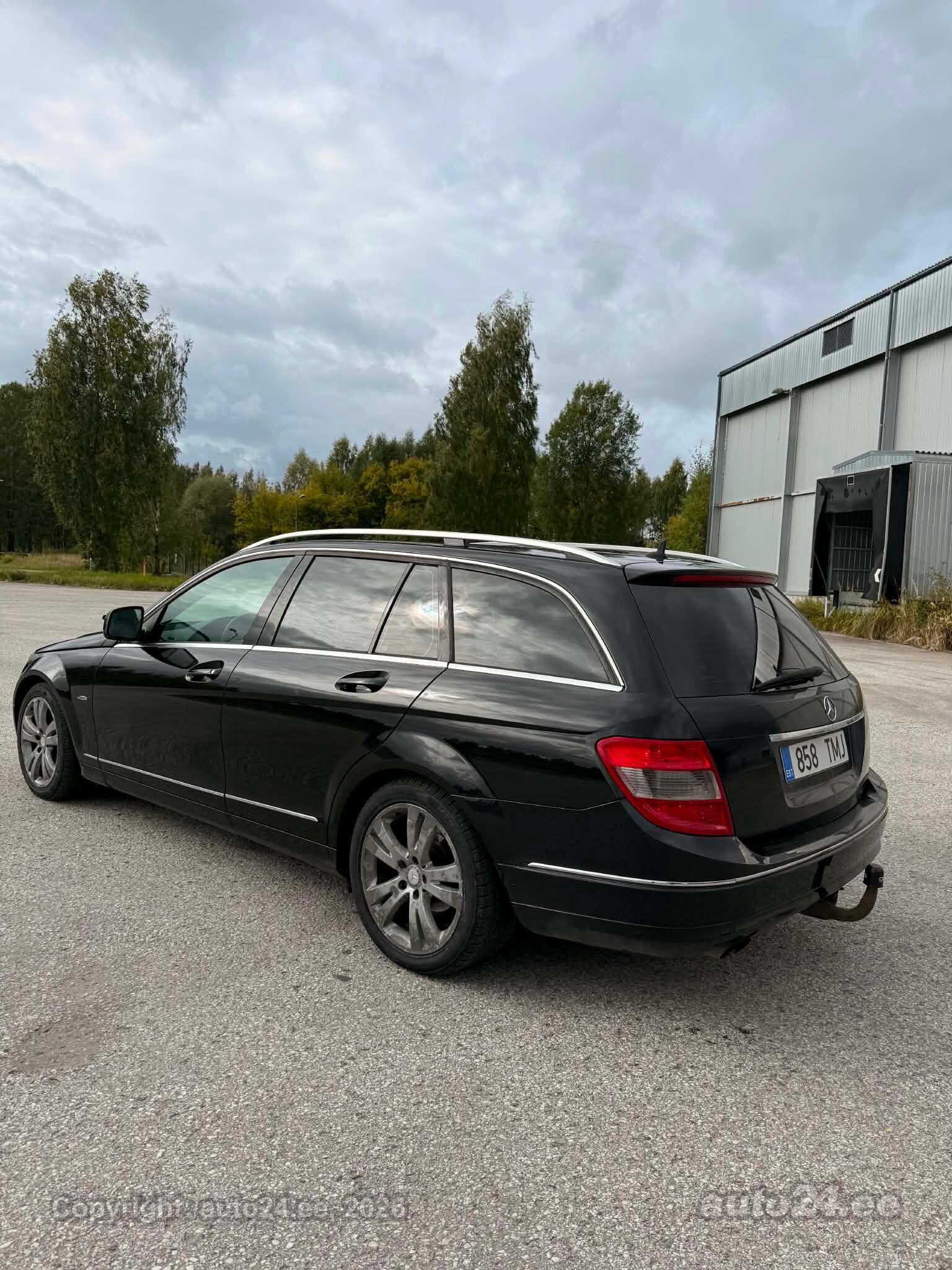 Mercedes-Benz C-Class 2008 — rear view