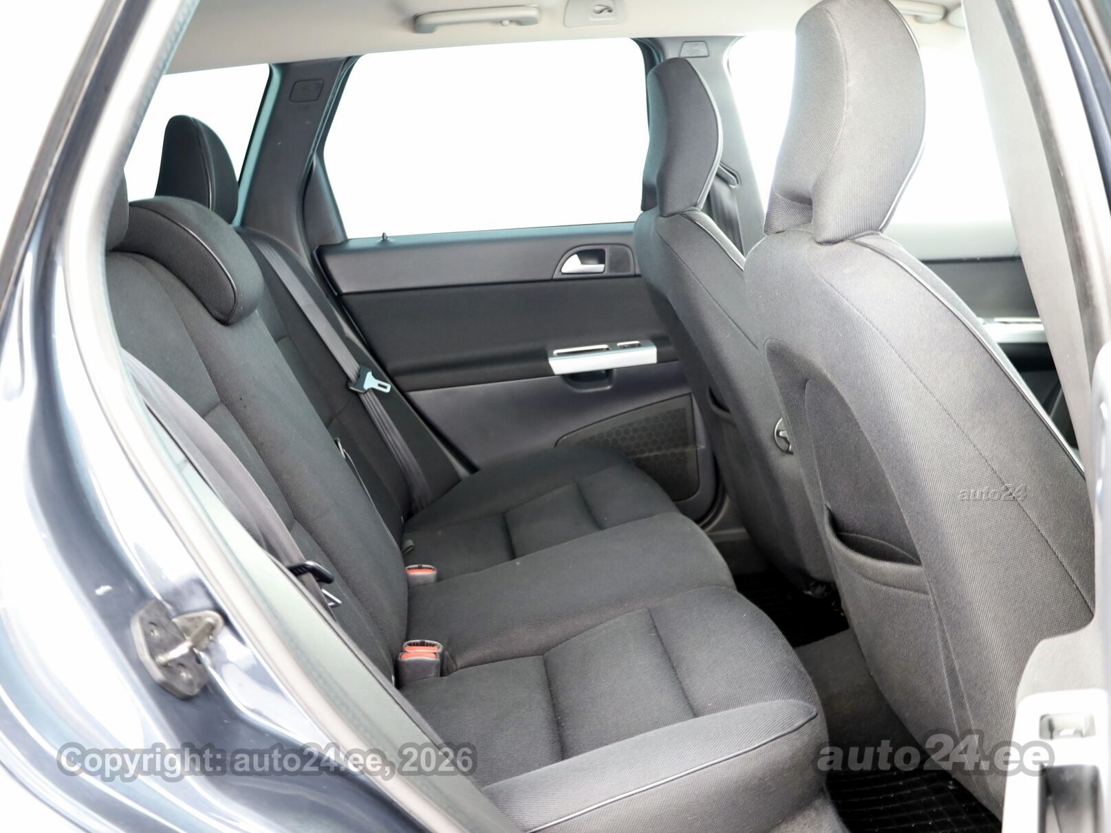 Volvo V50 2010 — photo 7