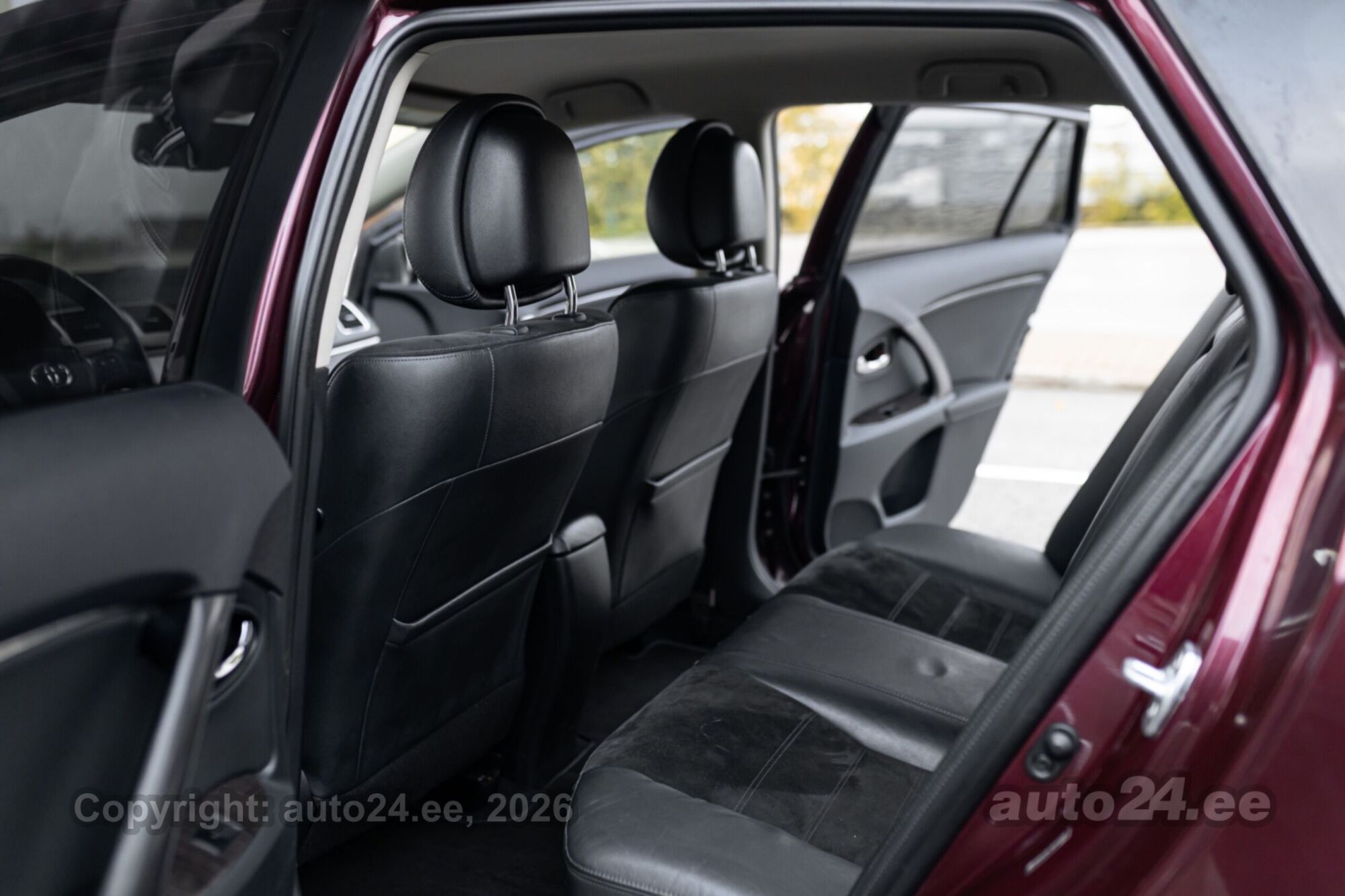Toyota Avensis 2012 — photo 15