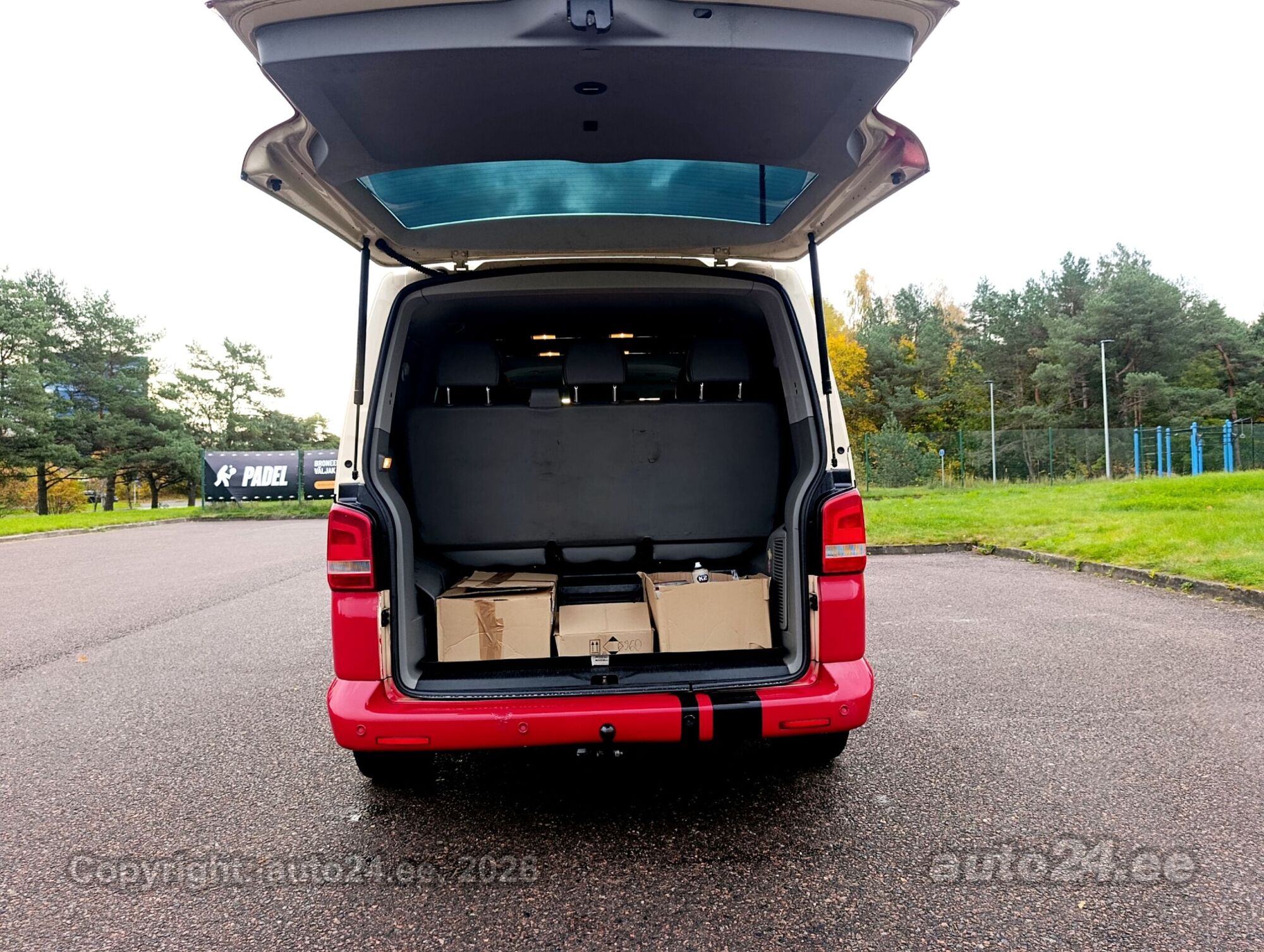 Volkswagen Caravelle 2010 — photo 16