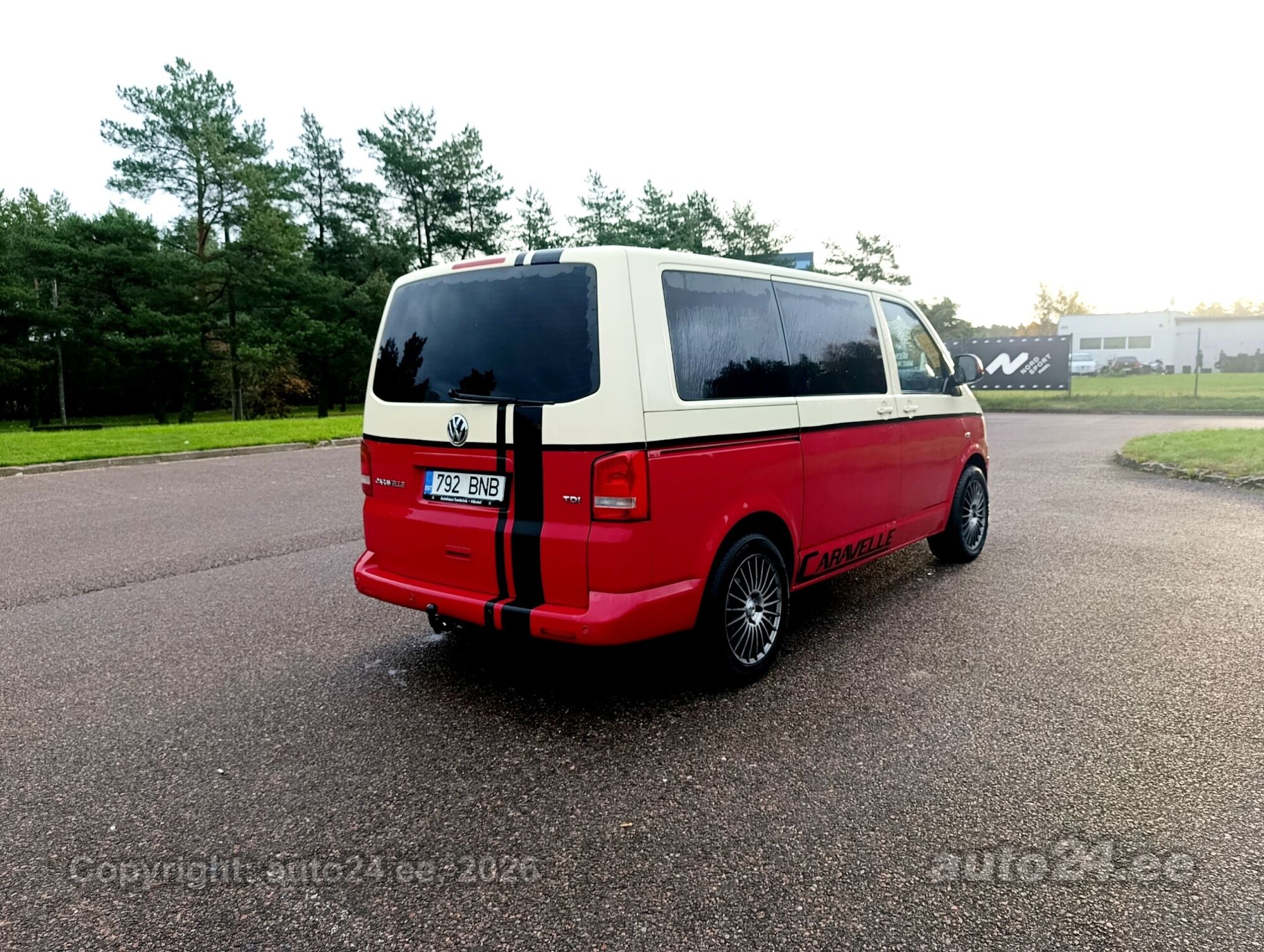 Volkswagen Caravelle 2010 — engine 1968 cm³ (103 kW)