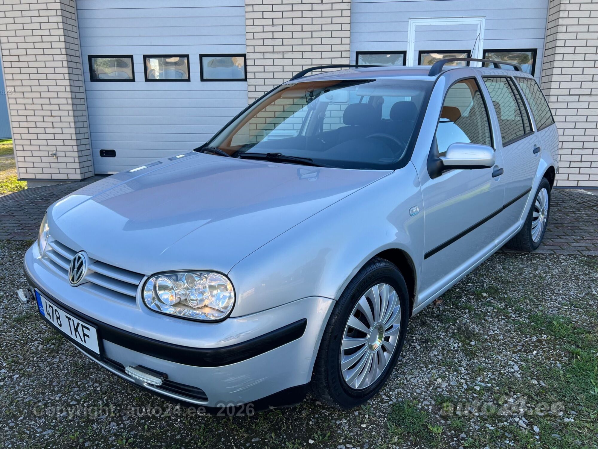 Volkswagen Golf - 1