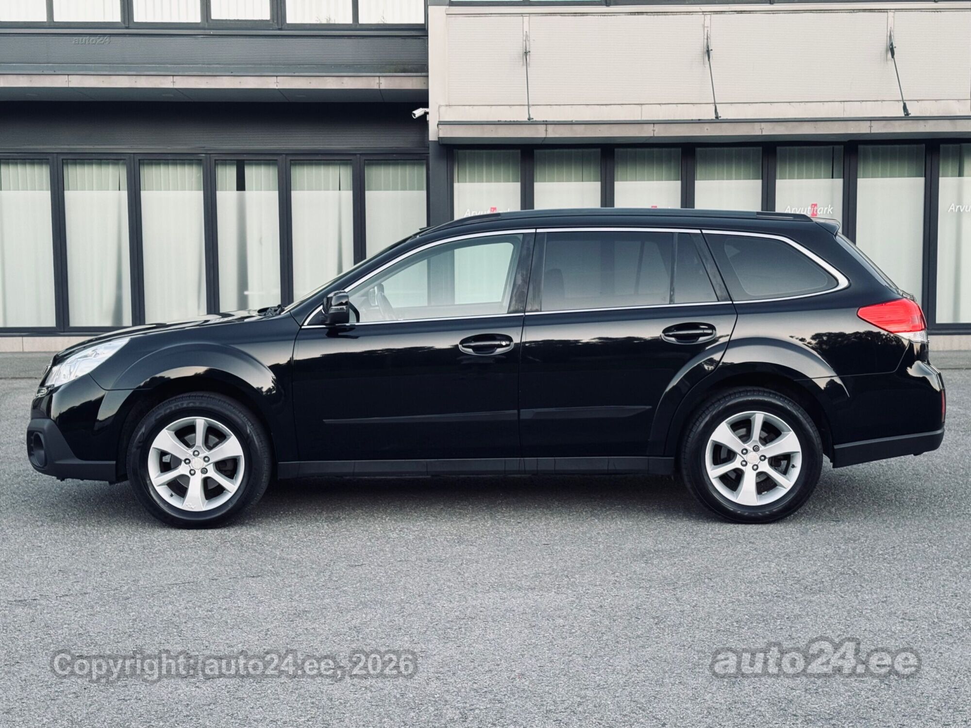 Subaru Outback Comfort 4x4 2.5 127kW 2013, kuva 2/10